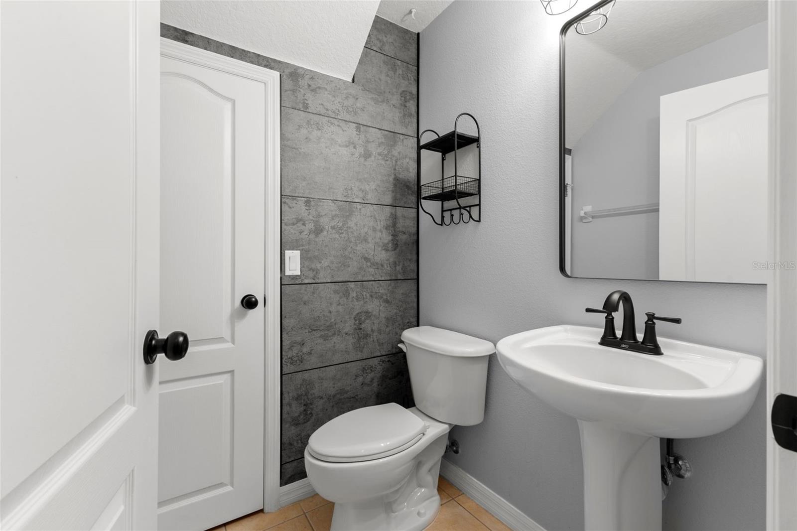 THE TWNHMS AT LIGHTHOUSE COVE VI - Residential