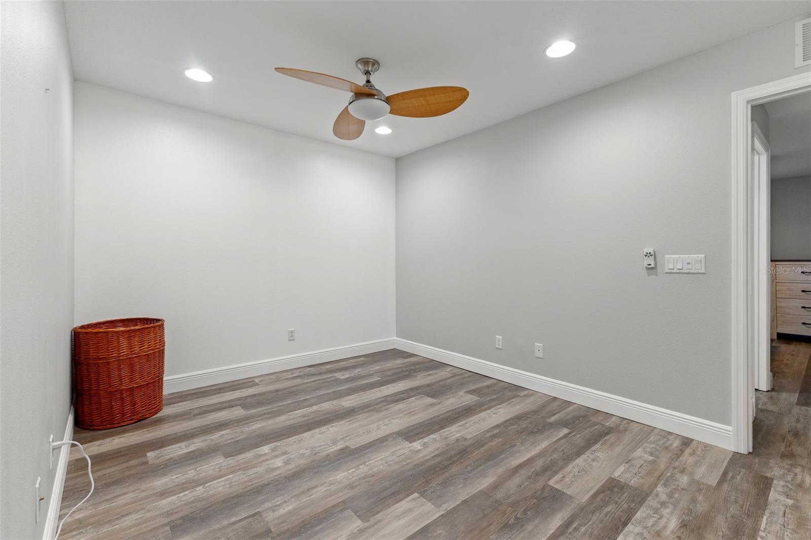 THE TWNHMS AT LIGHTHOUSE COVE VI - Residential