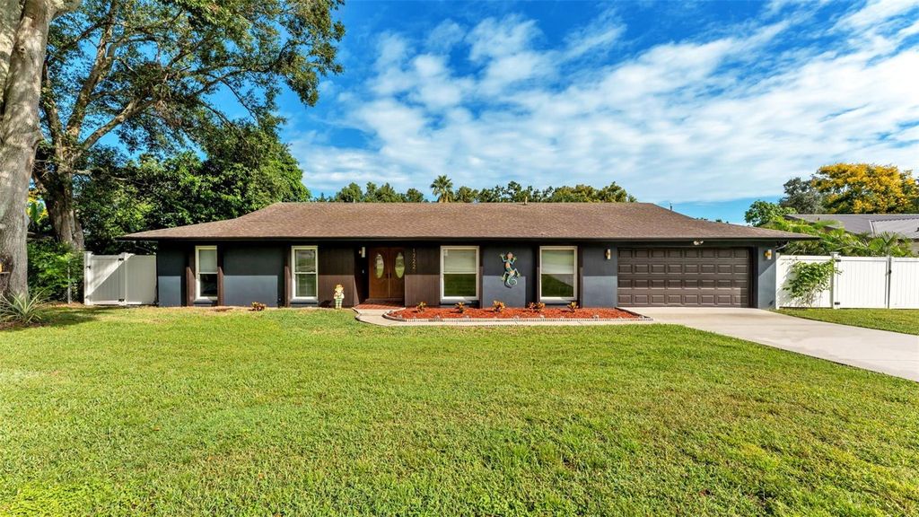 Photo of 1722 High Point Drive, Lakeland, FL 33813 (MLS # L4956119)