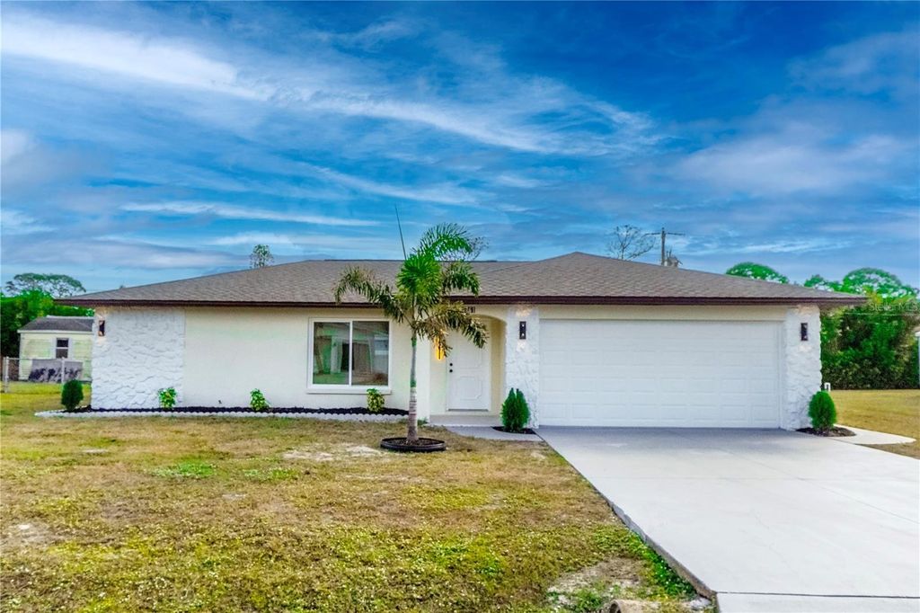 Photo of 1461 Royal Road, Venice, FL 34293 (MLS # A4701075)