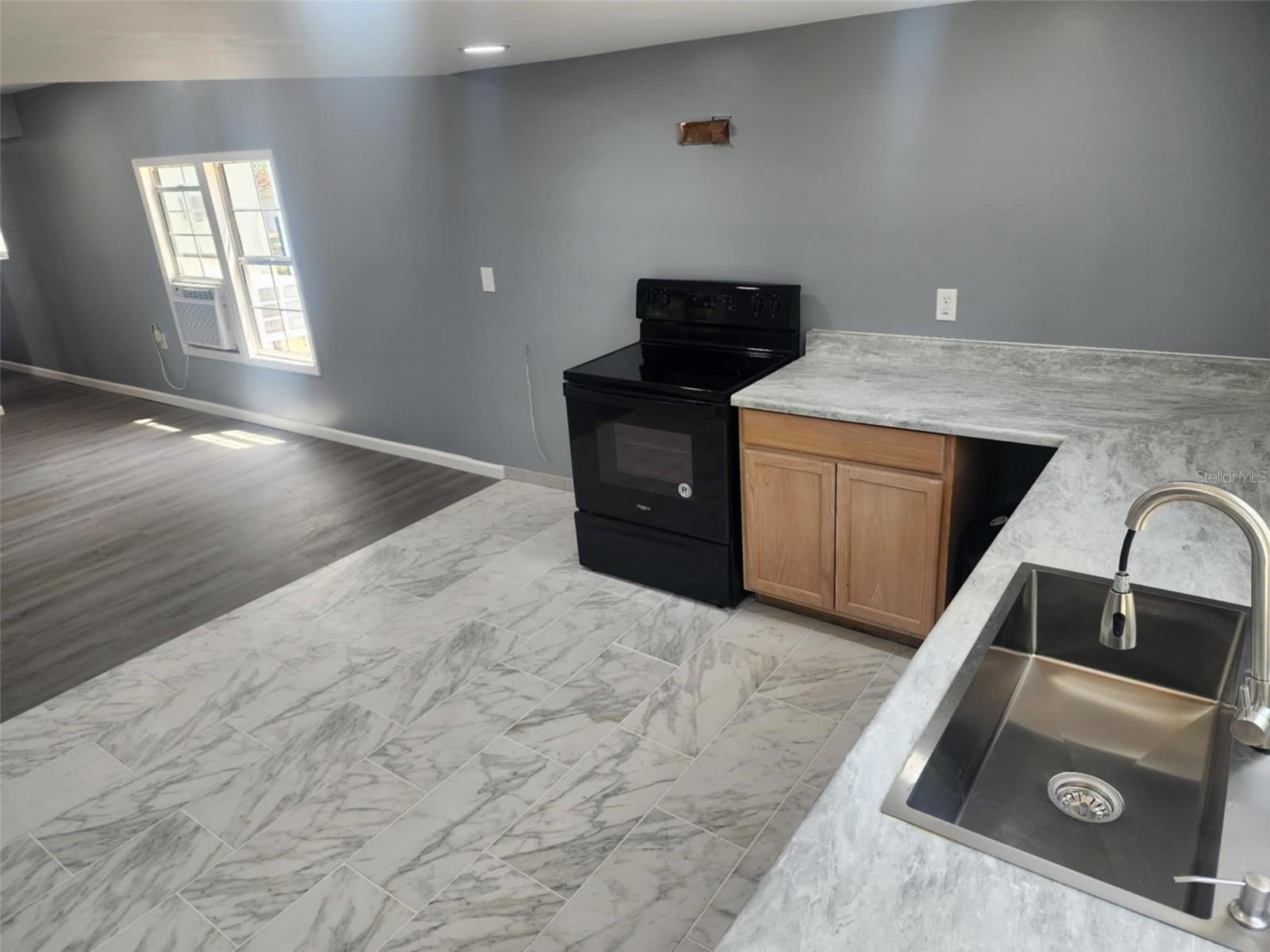 RIVER LAKES MANOR UNIT 03 - Residential