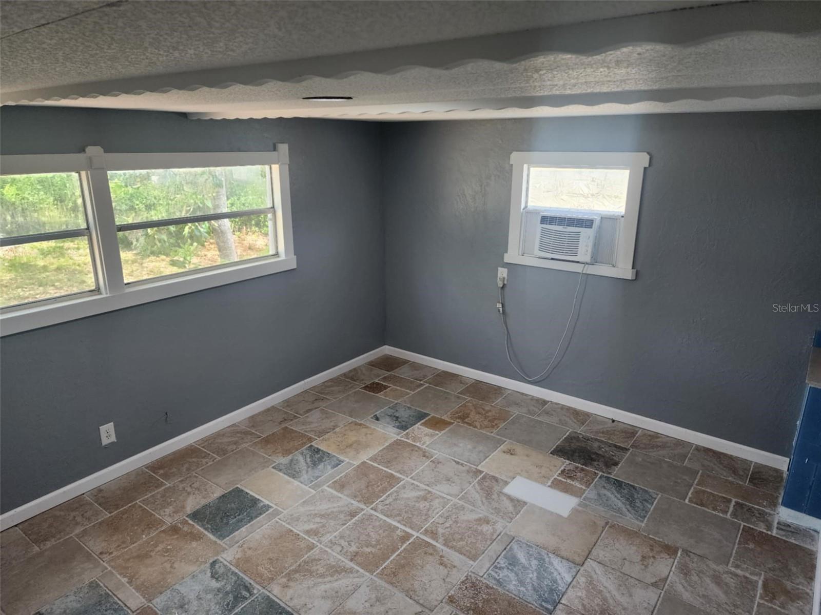 RIVER LAKES MANOR UNIT 03 - Residential