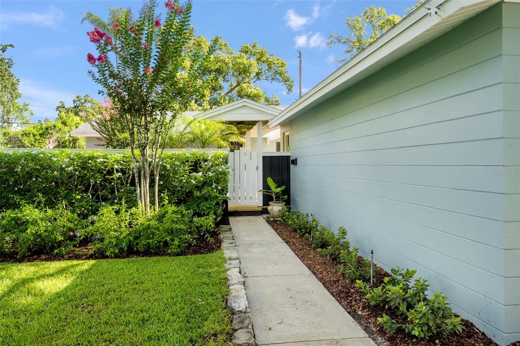 Photo of 1419 W Princeton Street, Orlando, FL 32804 (MLS # O6448329)
