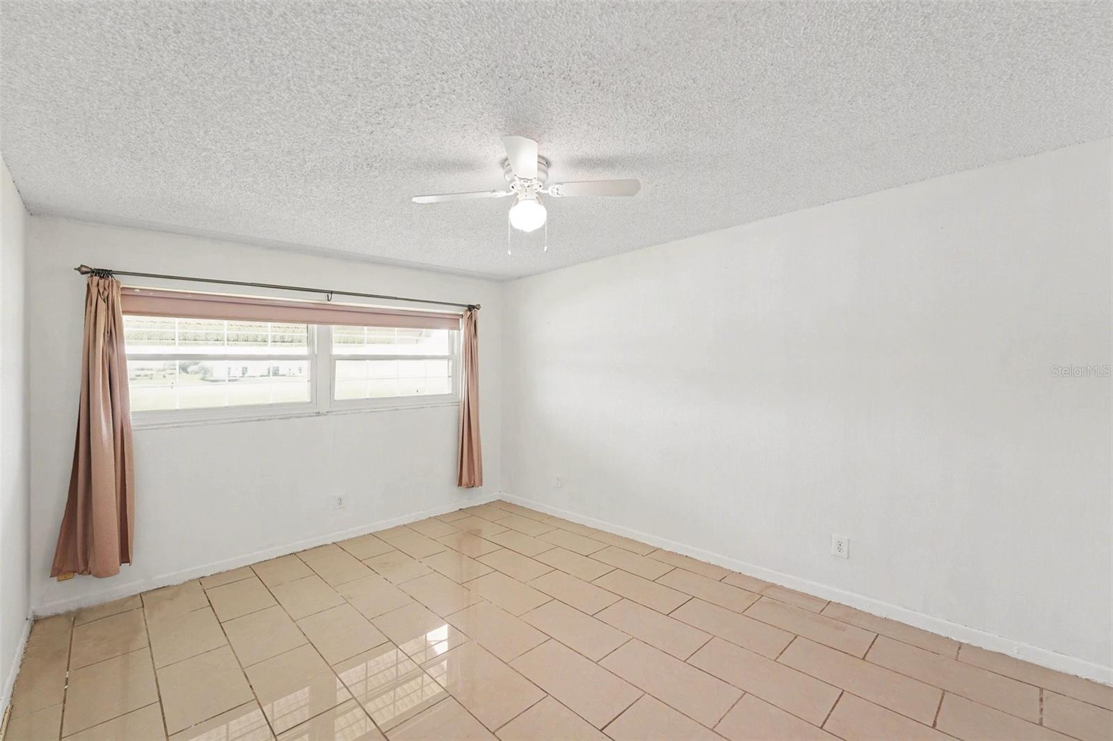 CHALET-ON-THE-LAKE CONDO - Residential