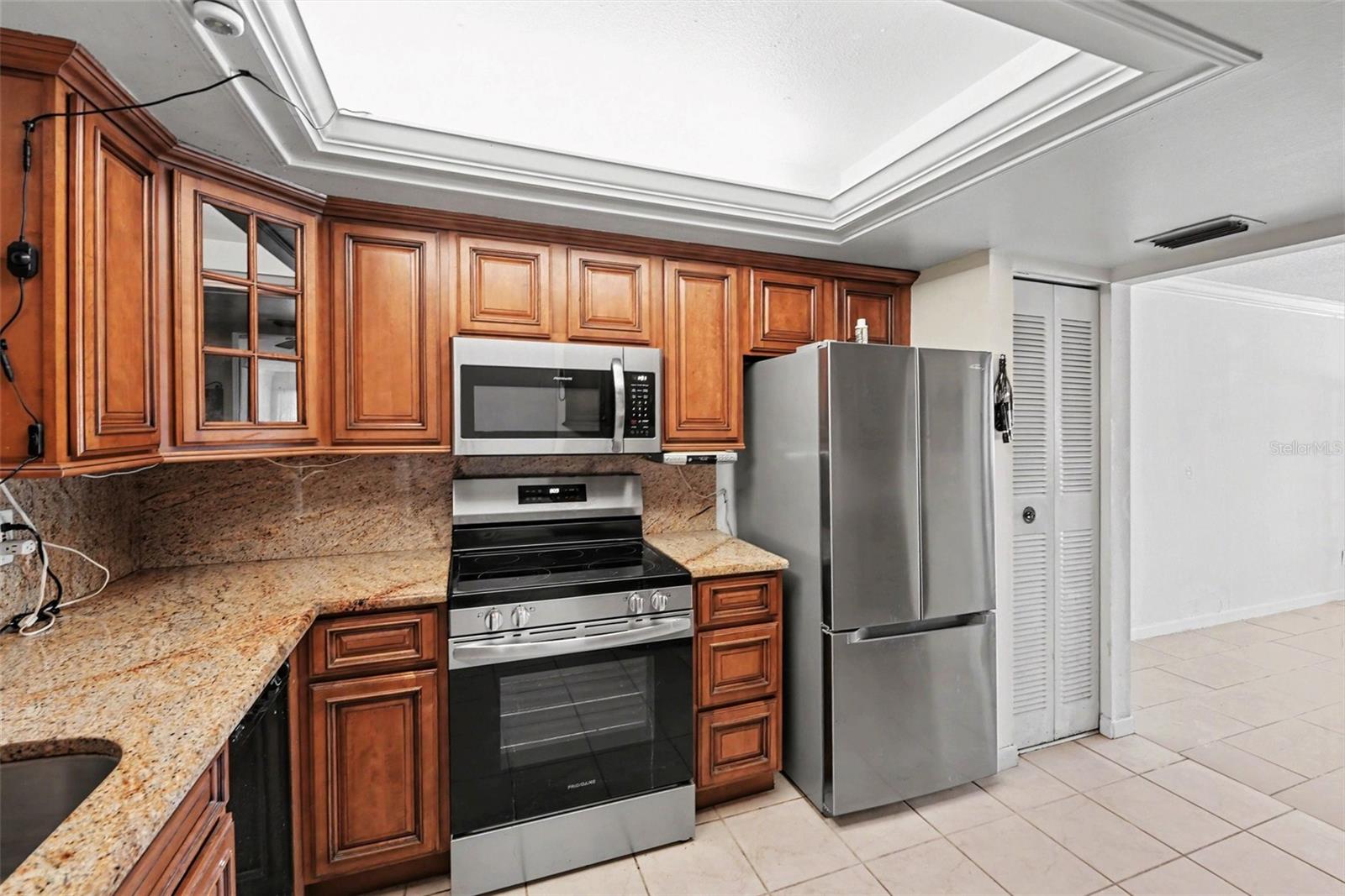 CHALET-ON-THE-LAKE CONDO - Residential