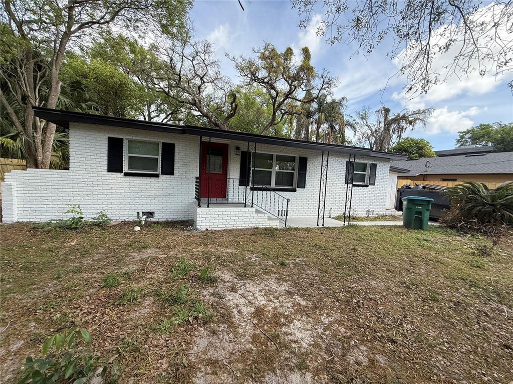 Photo of 421 E Warren Avenue, Longwood, FL 32750 (MLS # O6395330)
