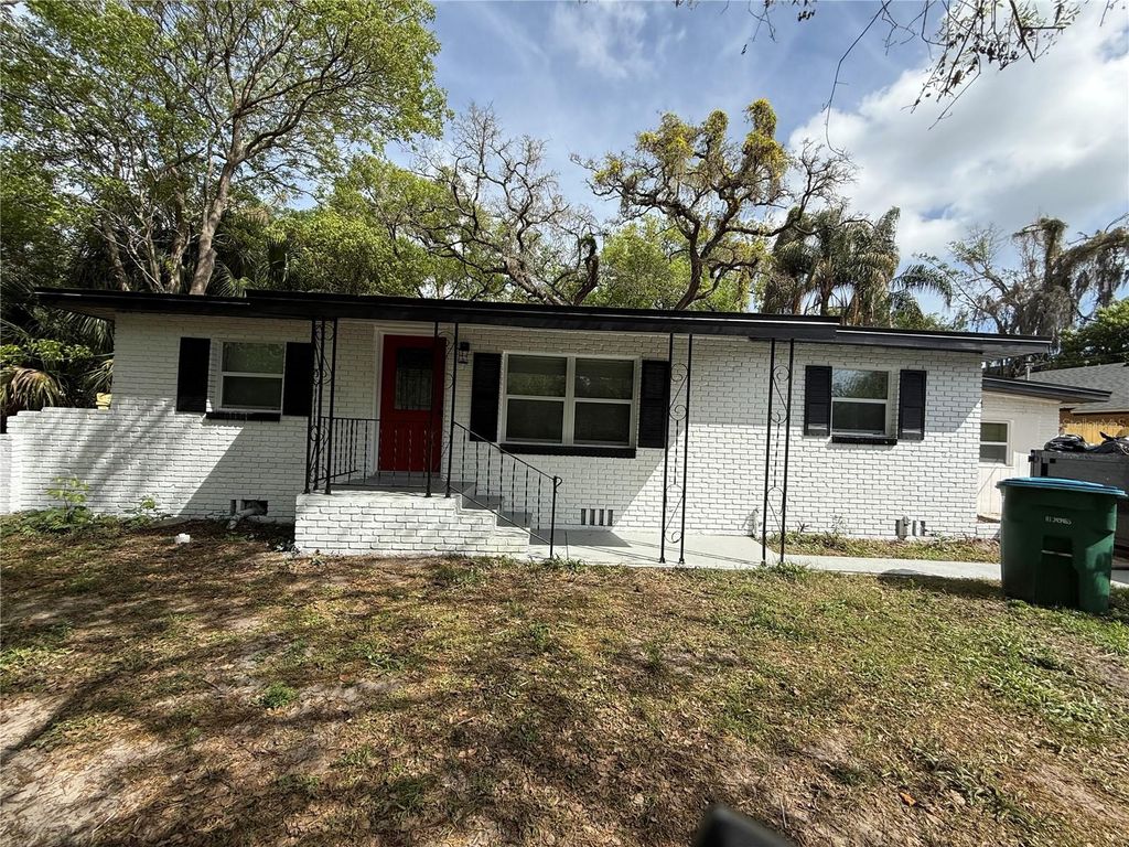 Photo of 421 E Warren Avenue, Longwood, FL 32750 (MLS # O6395330)