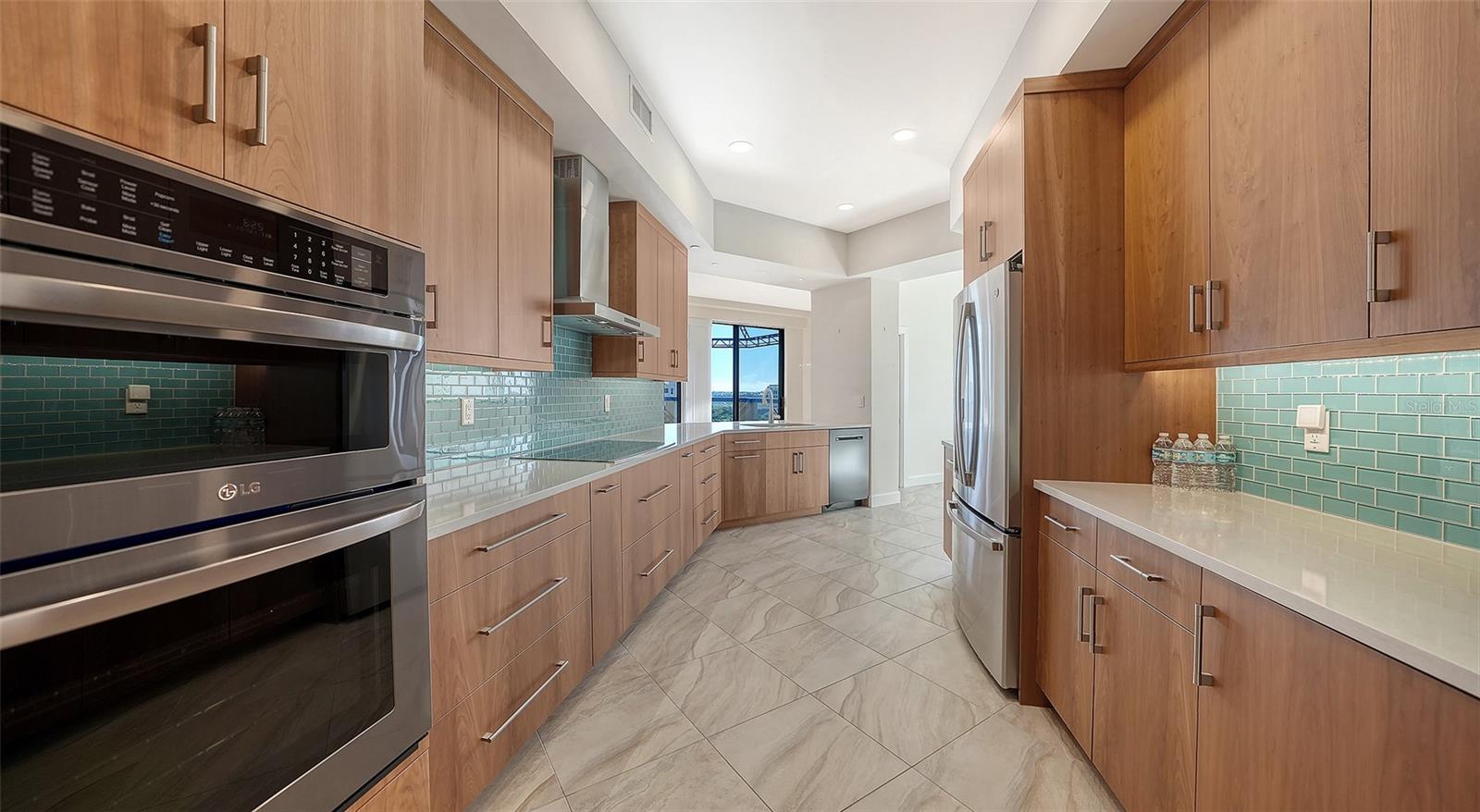 2110 HARBOURSIDE DRIVE 558