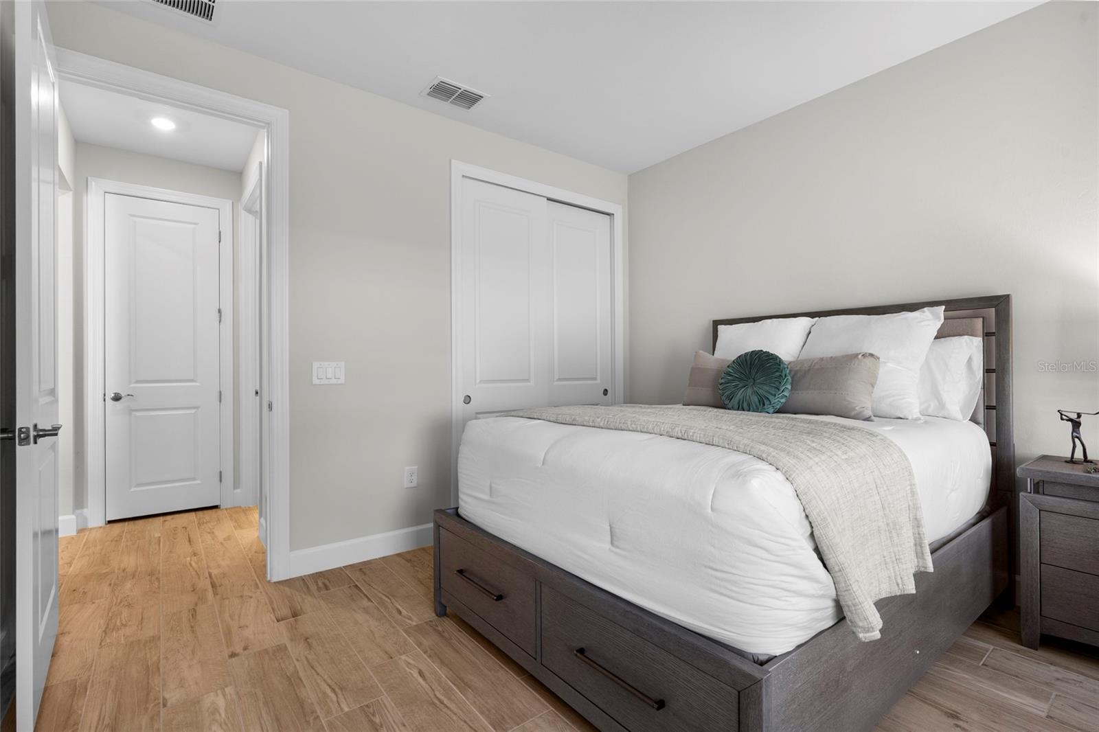 SAPPHIRE POINT PH IVA & IVB - Residential