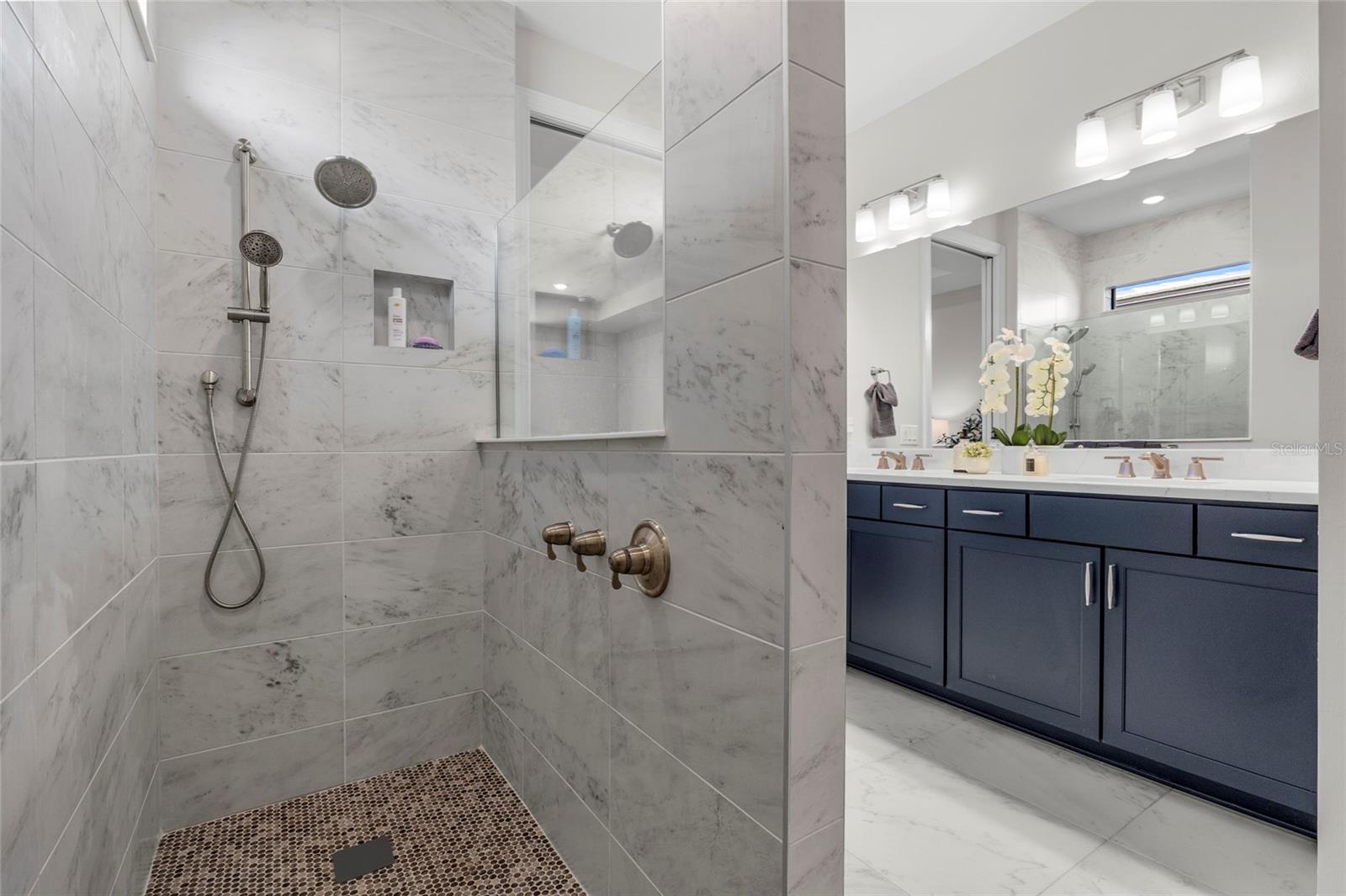 SAPPHIRE POINT PH IVA & IVB - Residential