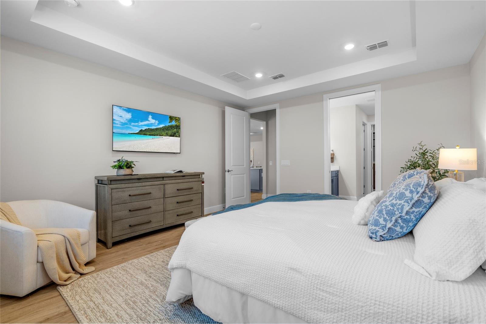 SAPPHIRE POINT PH IVA & IVB - Residential