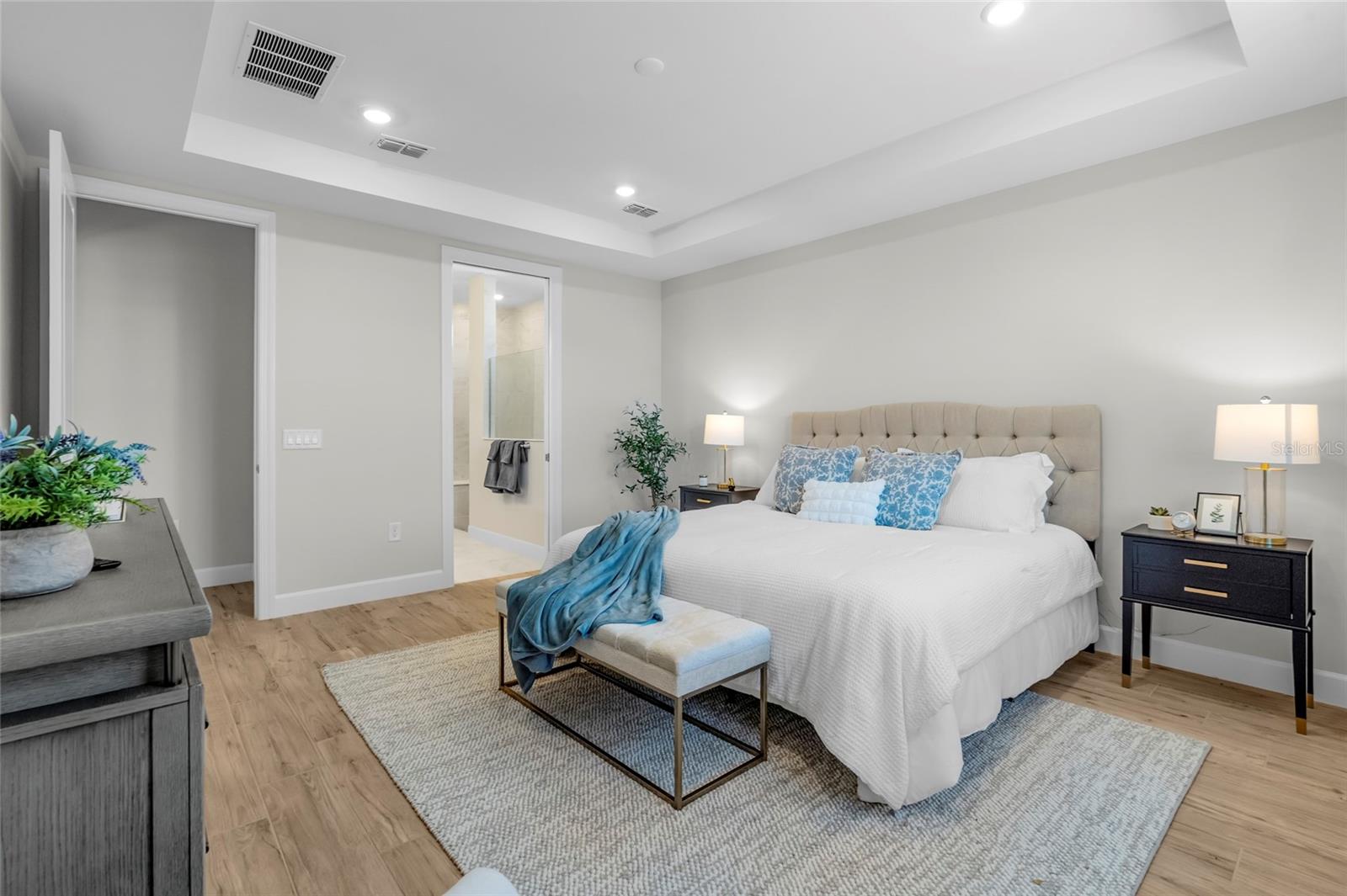 SAPPHIRE POINT PH IVA & IVB - Residential