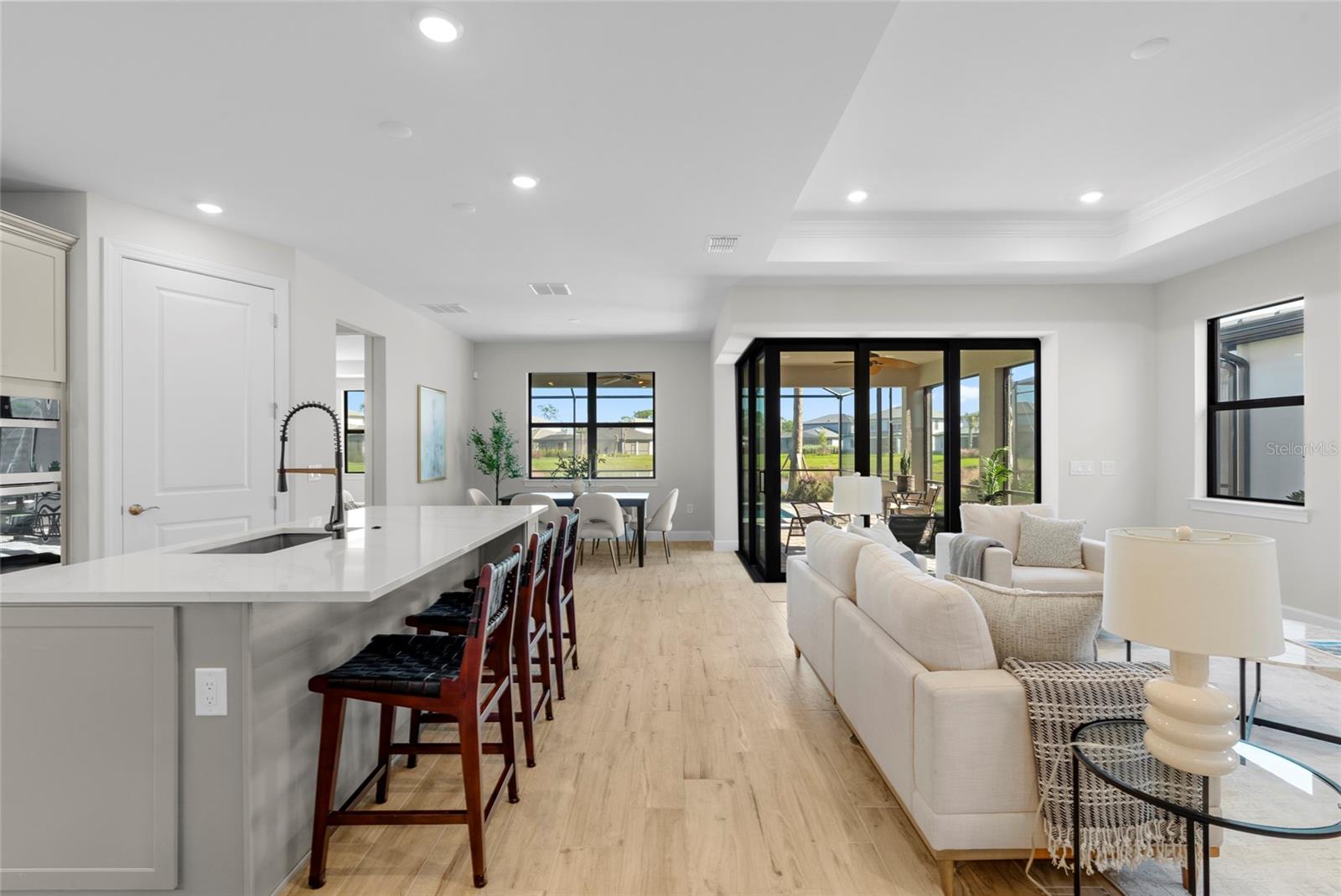 SAPPHIRE POINT PH IVA & IVB - Residential