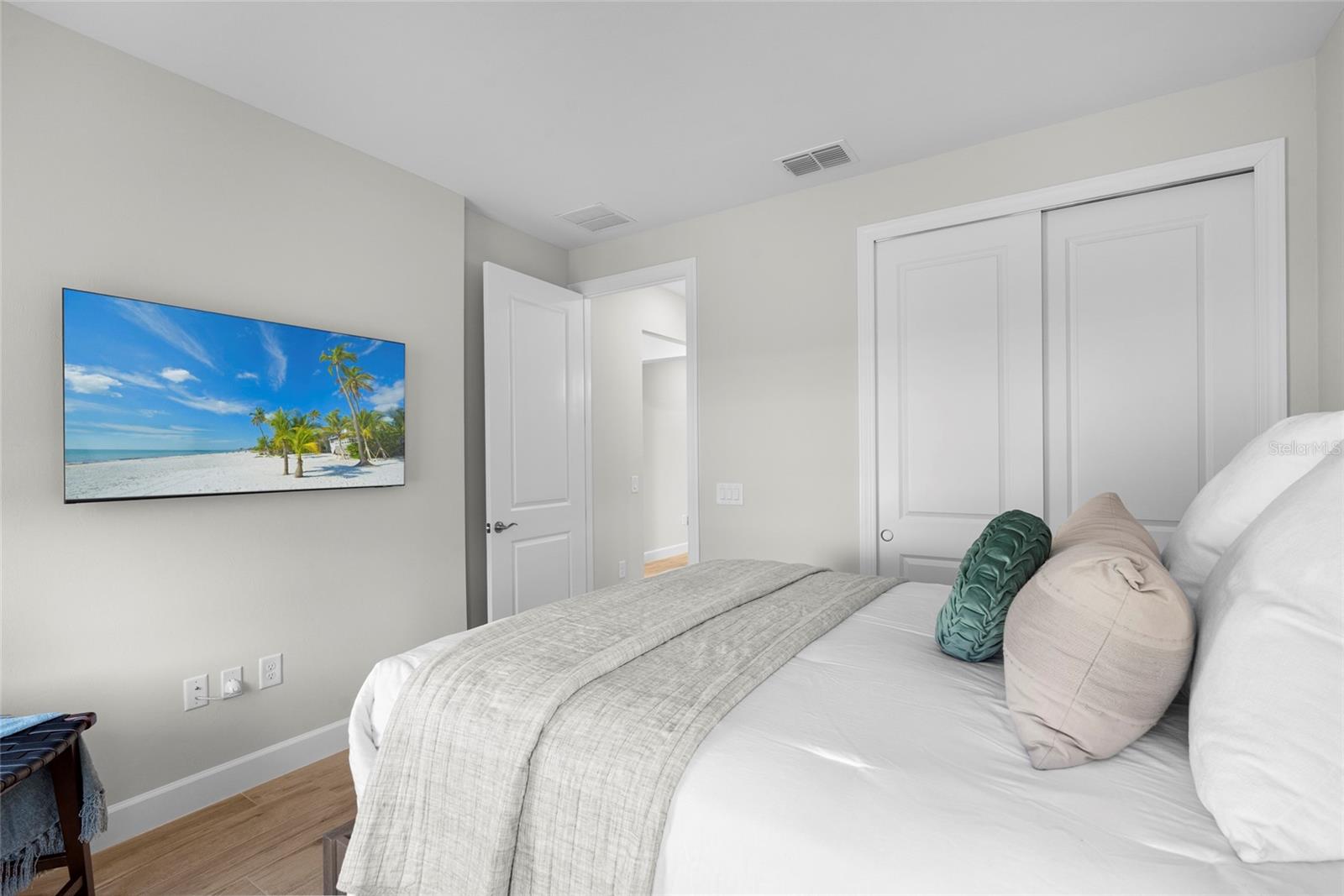 SAPPHIRE POINT PH IVA & IVB - Residential