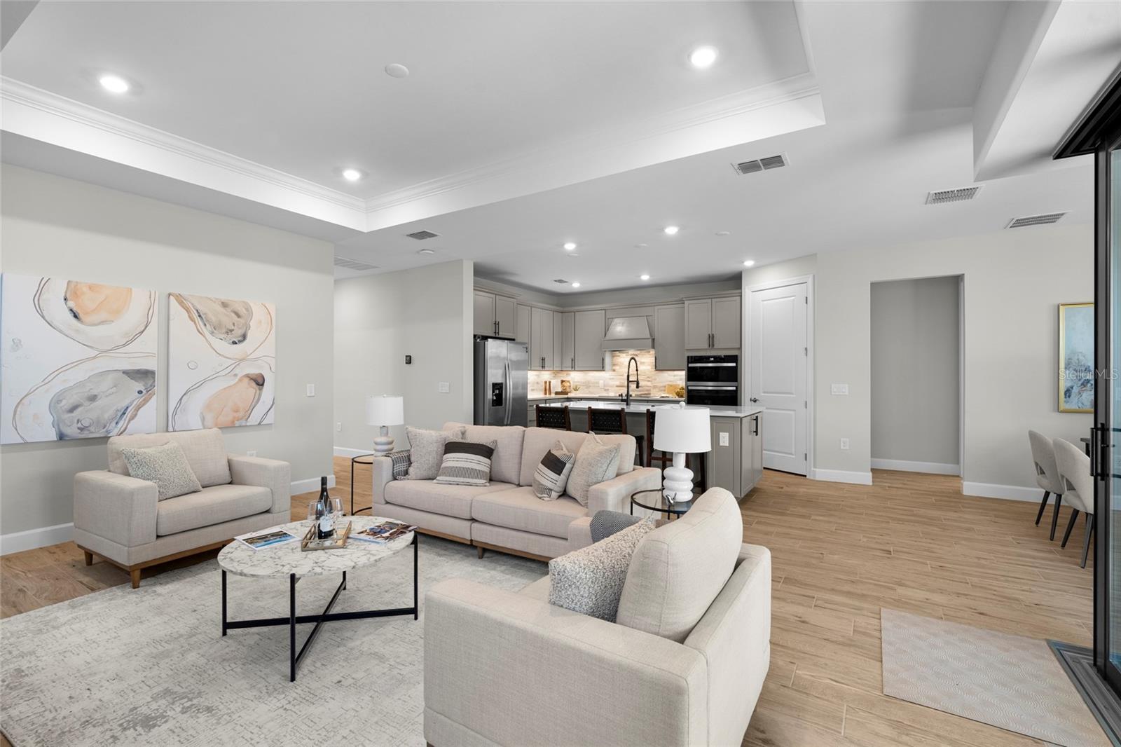 SAPPHIRE POINT PH IVA & IVB - Residential