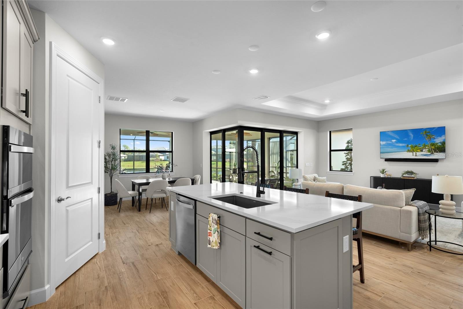 SAPPHIRE POINT PH IVA & IVB - Residential