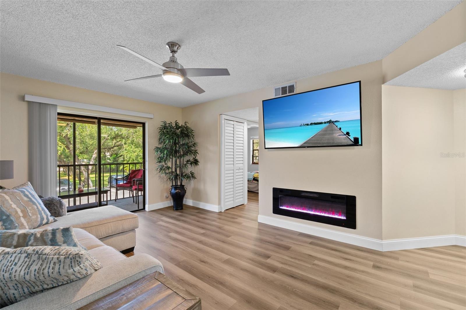 OAKS 04 - Residential