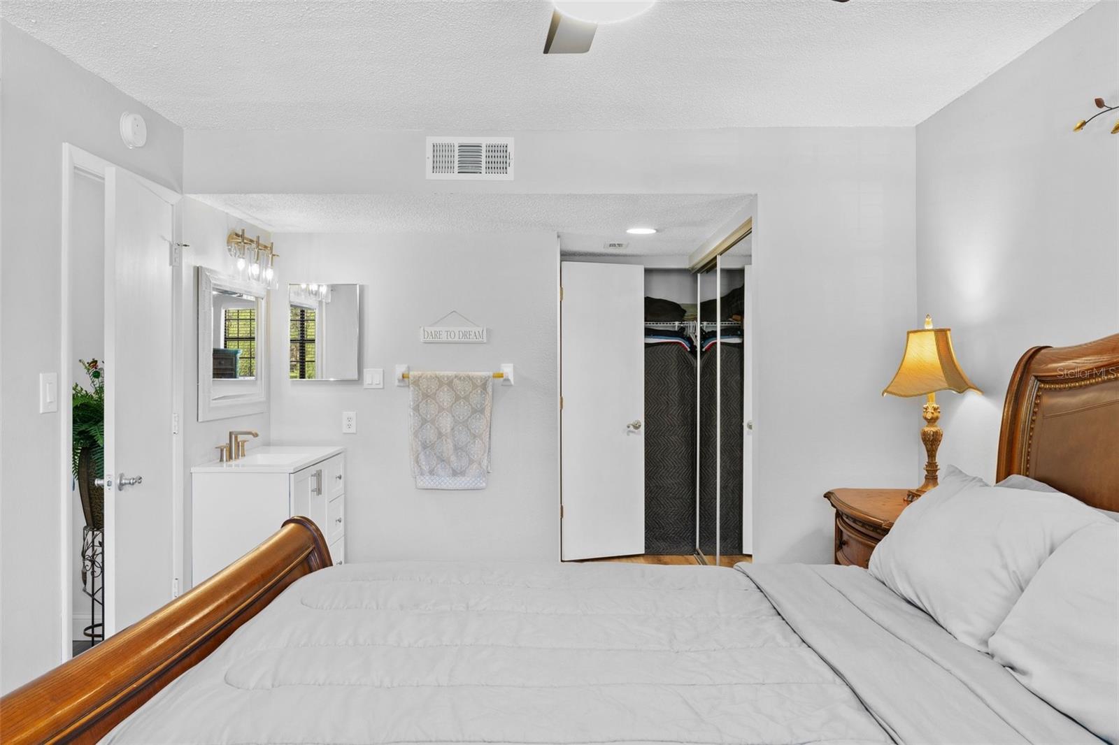 OAKS 04 - Residential