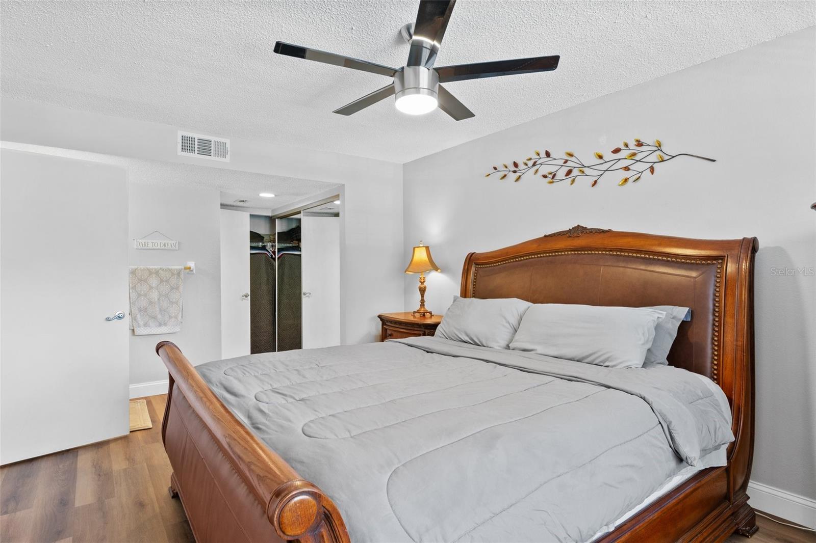 OAKS 04 - Residential