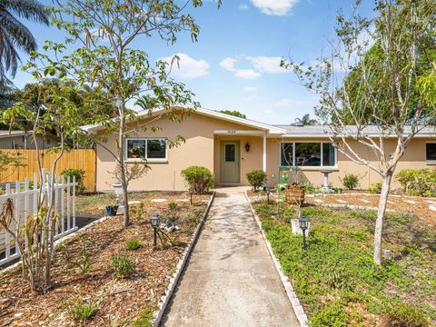 2086 LAKEWOOD DRIVE CLEARWATER FL 33763