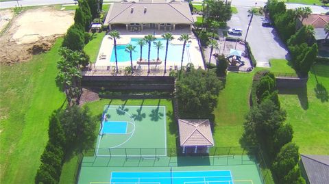 A home in AUBURNDALE