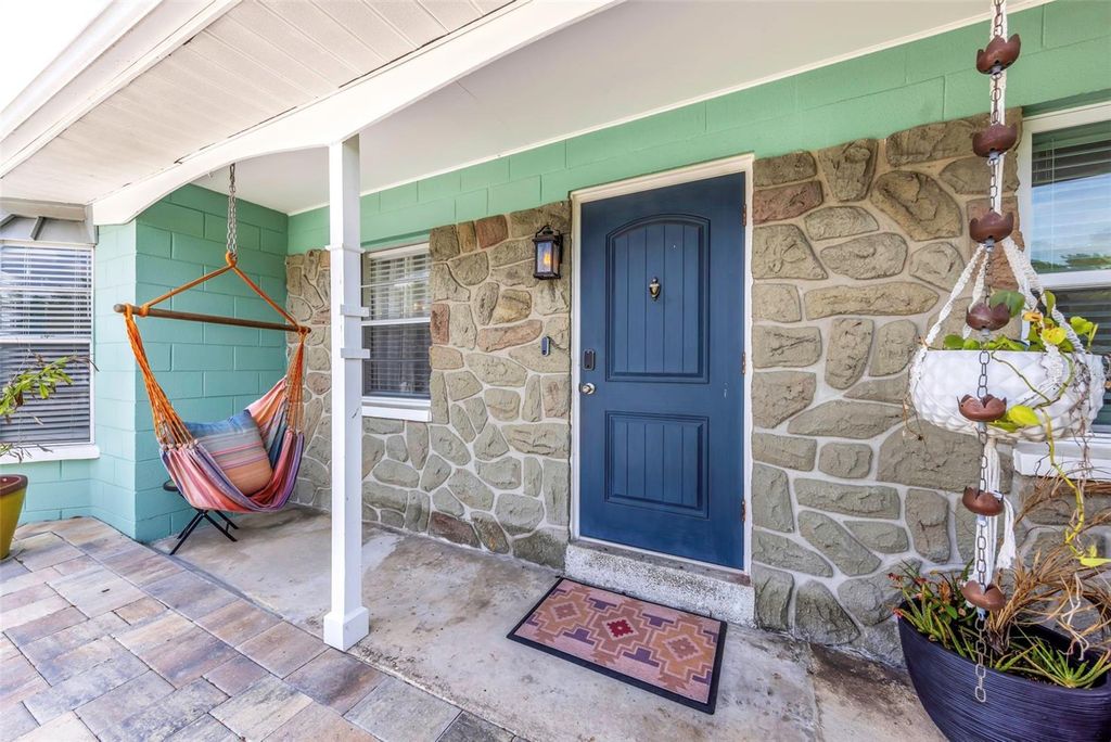 Photo of 4502 W Pearl Avenue, Tampa, FL 33611 (MLS # V4948242)