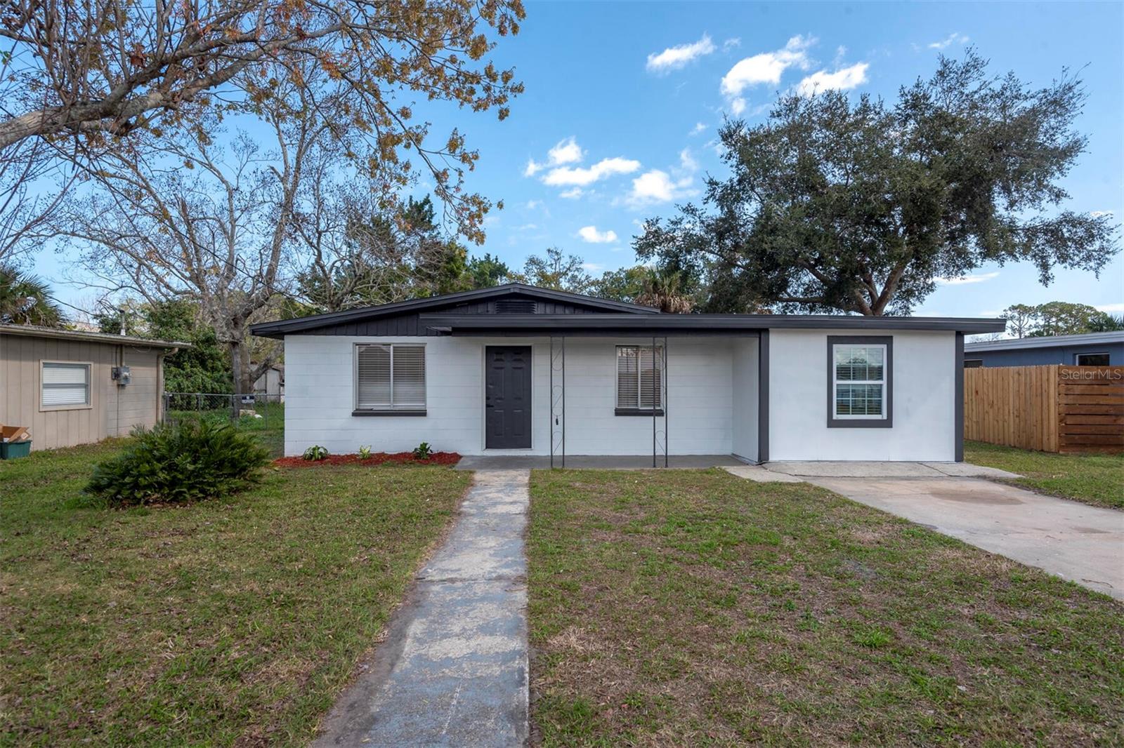 913 LAKE AVENUE