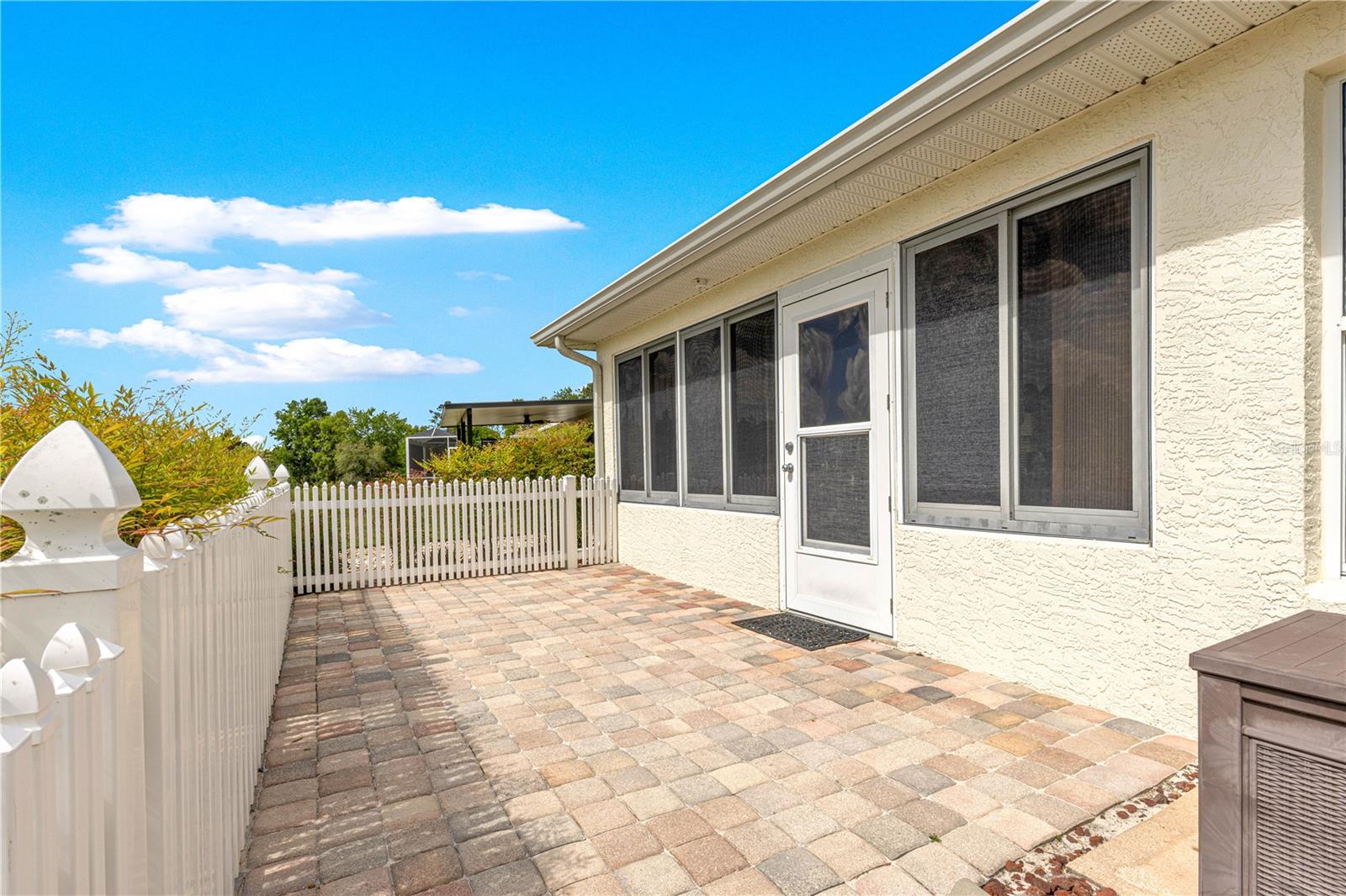 ON TOP OF THE WORLD - Residential