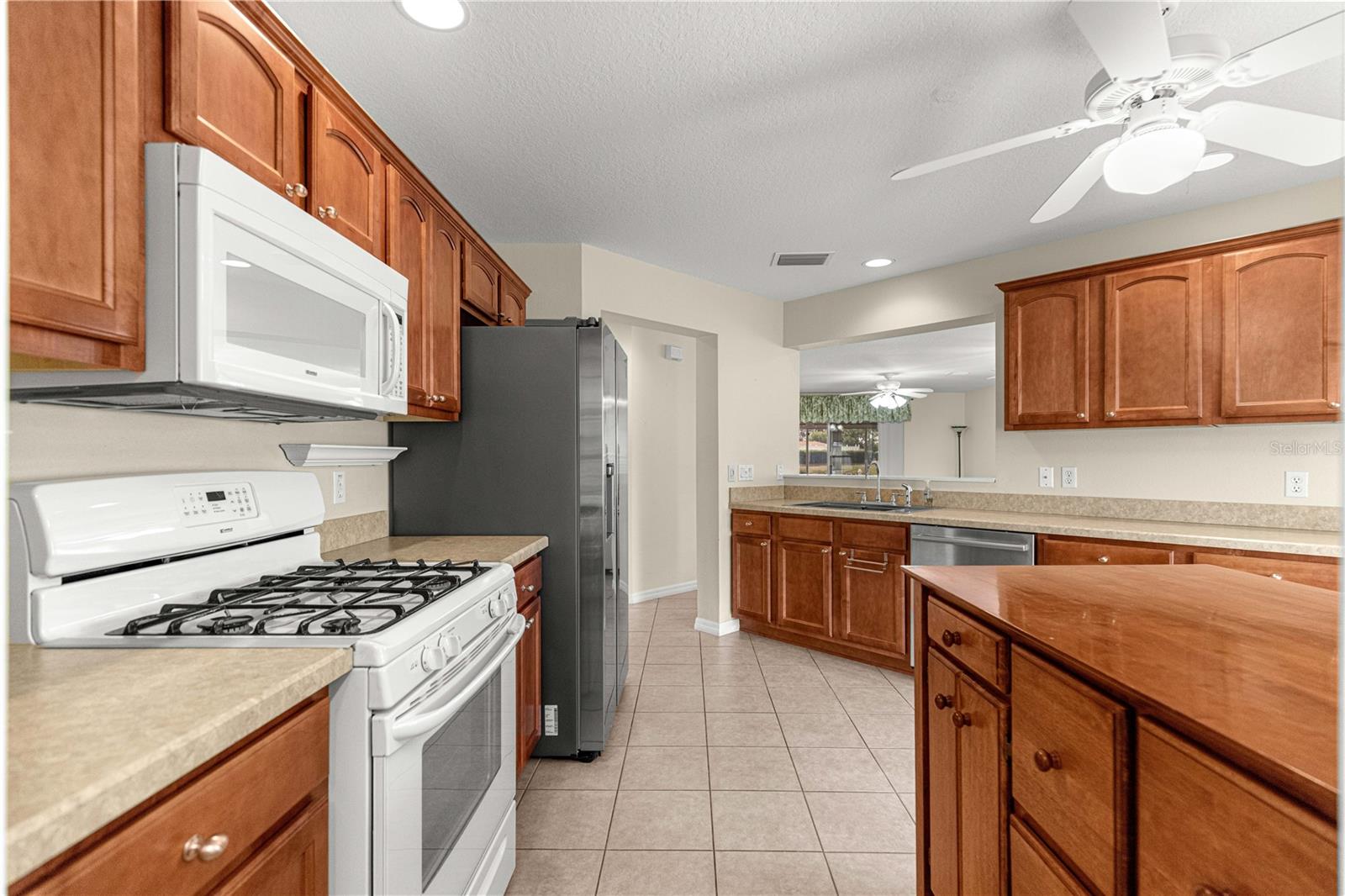 ON TOP OF THE WORLD - Residential