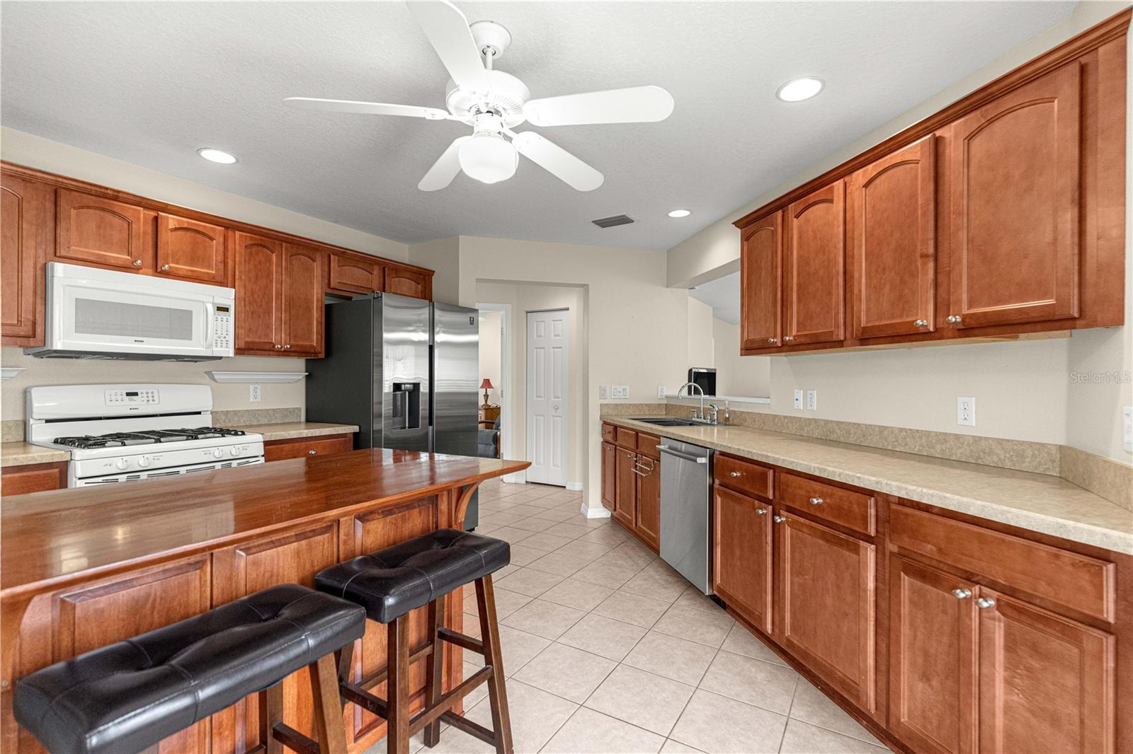 ON TOP OF THE WORLD - Residential