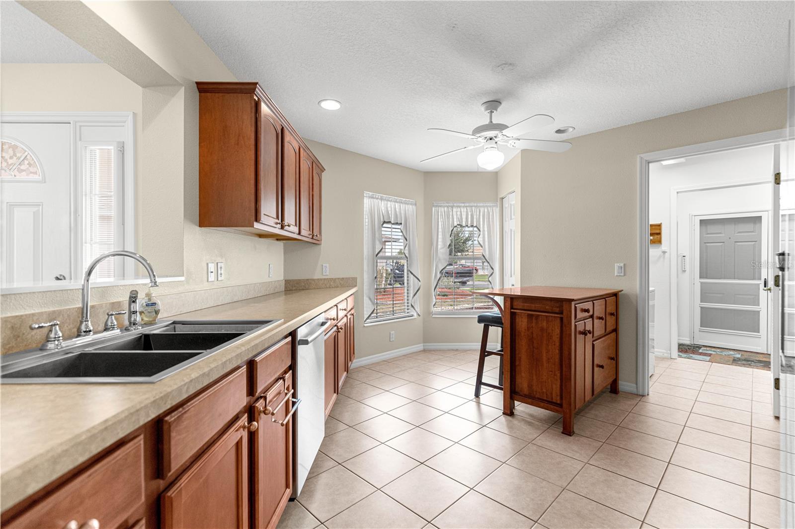 ON TOP OF THE WORLD - Residential