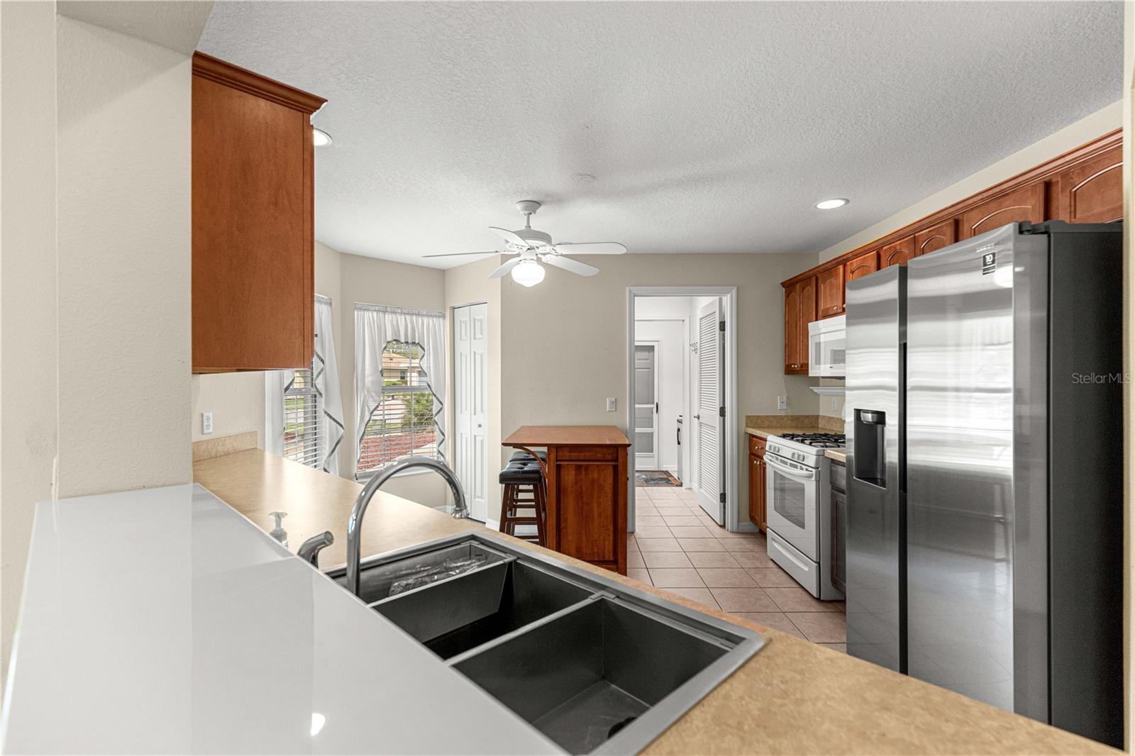 ON TOP OF THE WORLD - Residential