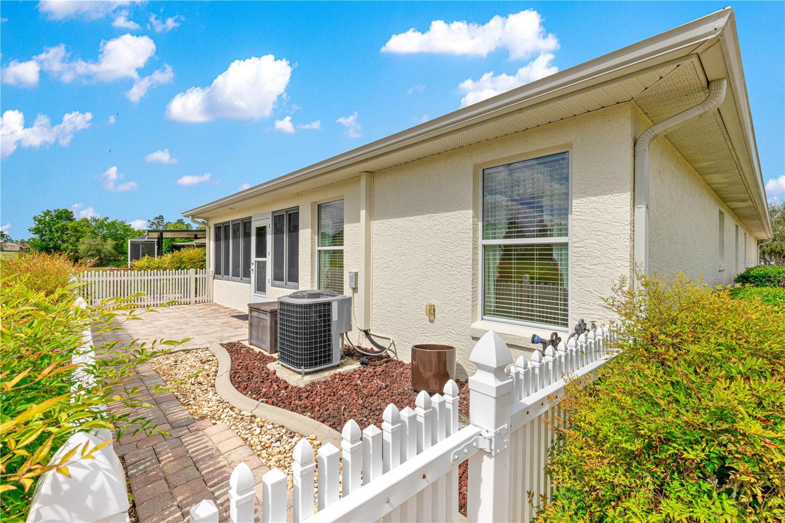 ON TOP OF THE WORLD - Residential