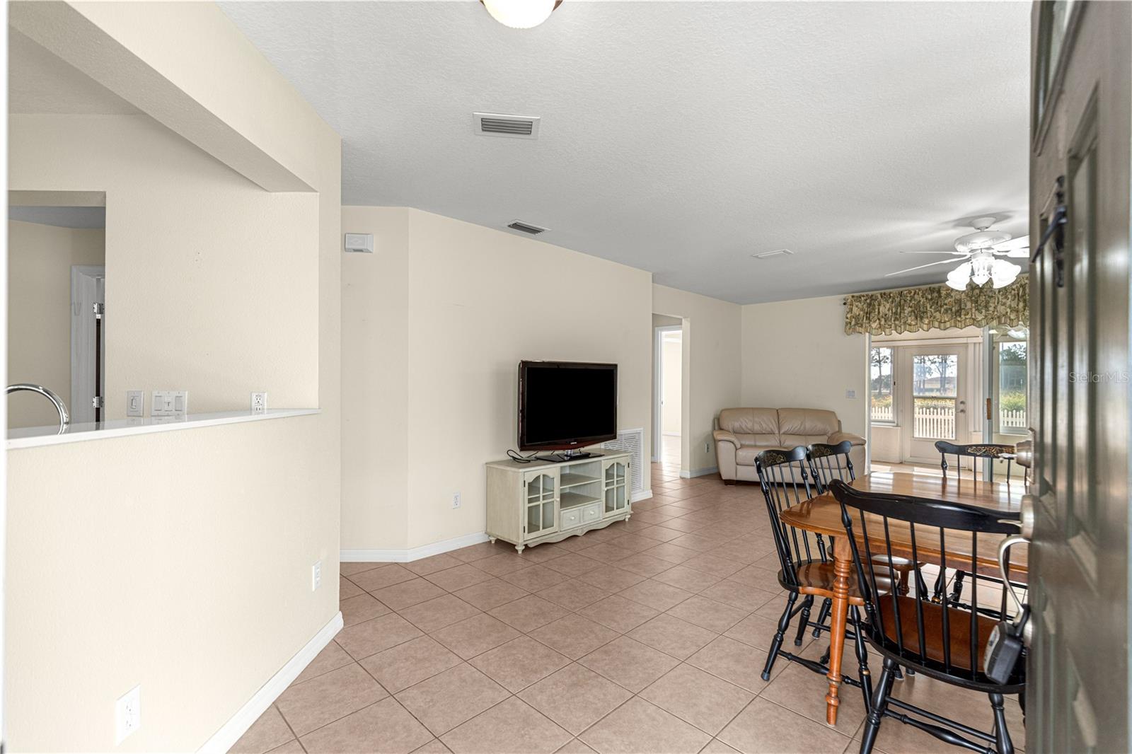 ON TOP OF THE WORLD - Residential