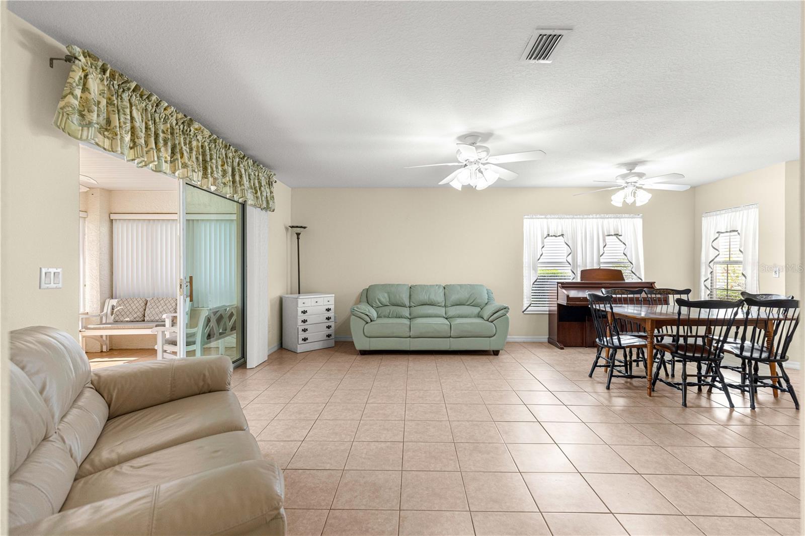 ON TOP OF THE WORLD - Residential