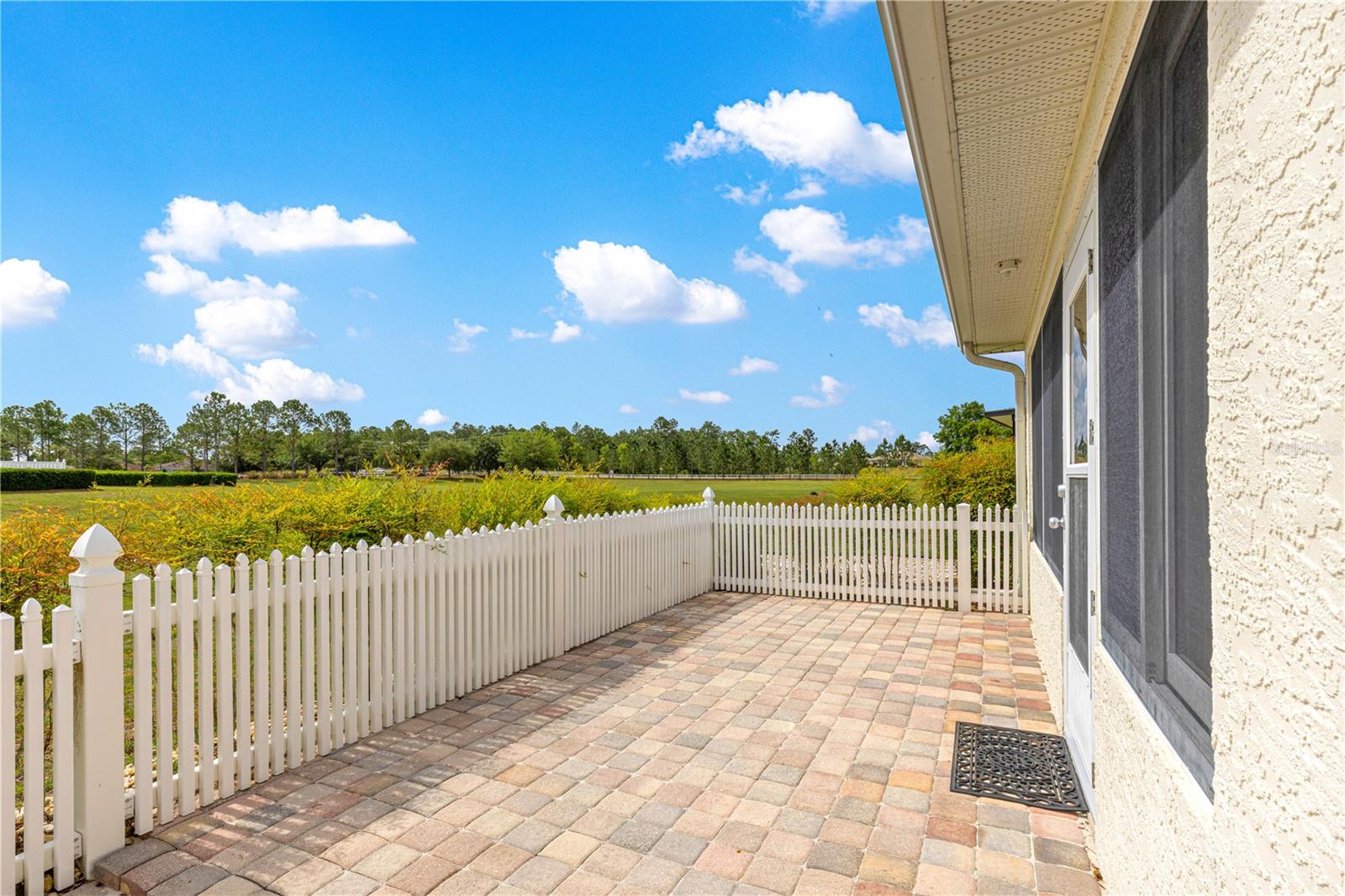 ON TOP OF THE WORLD - Residential