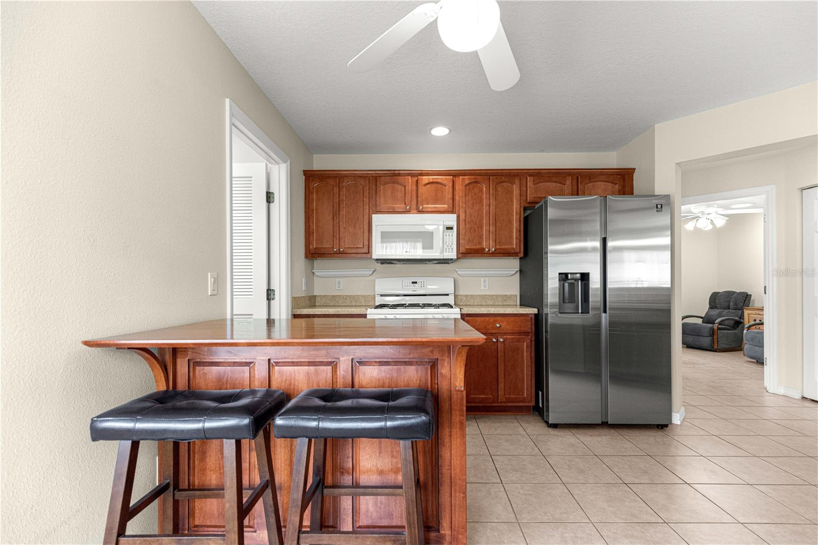 ON TOP OF THE WORLD - Residential