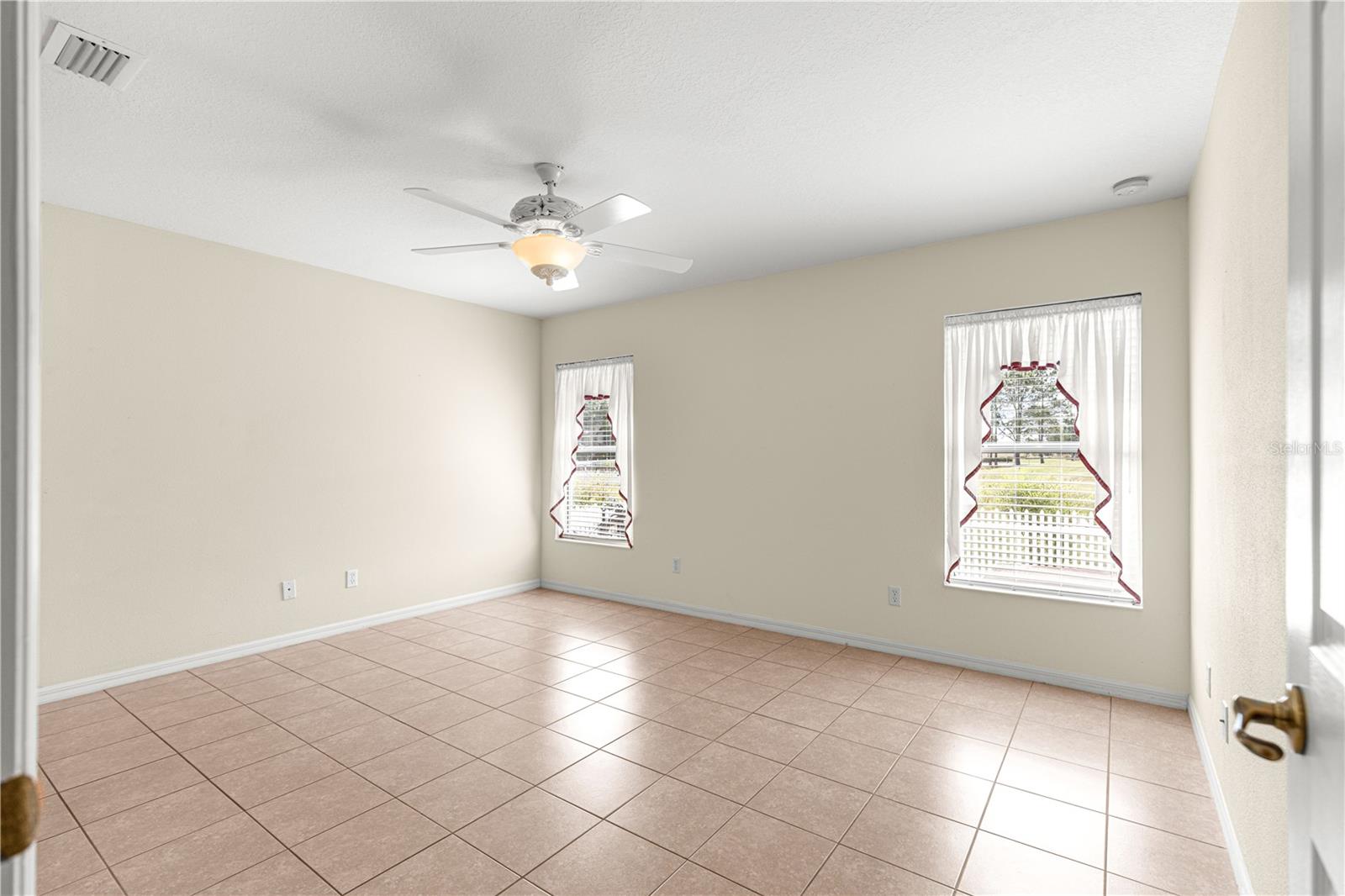 ON TOP OF THE WORLD - Residential