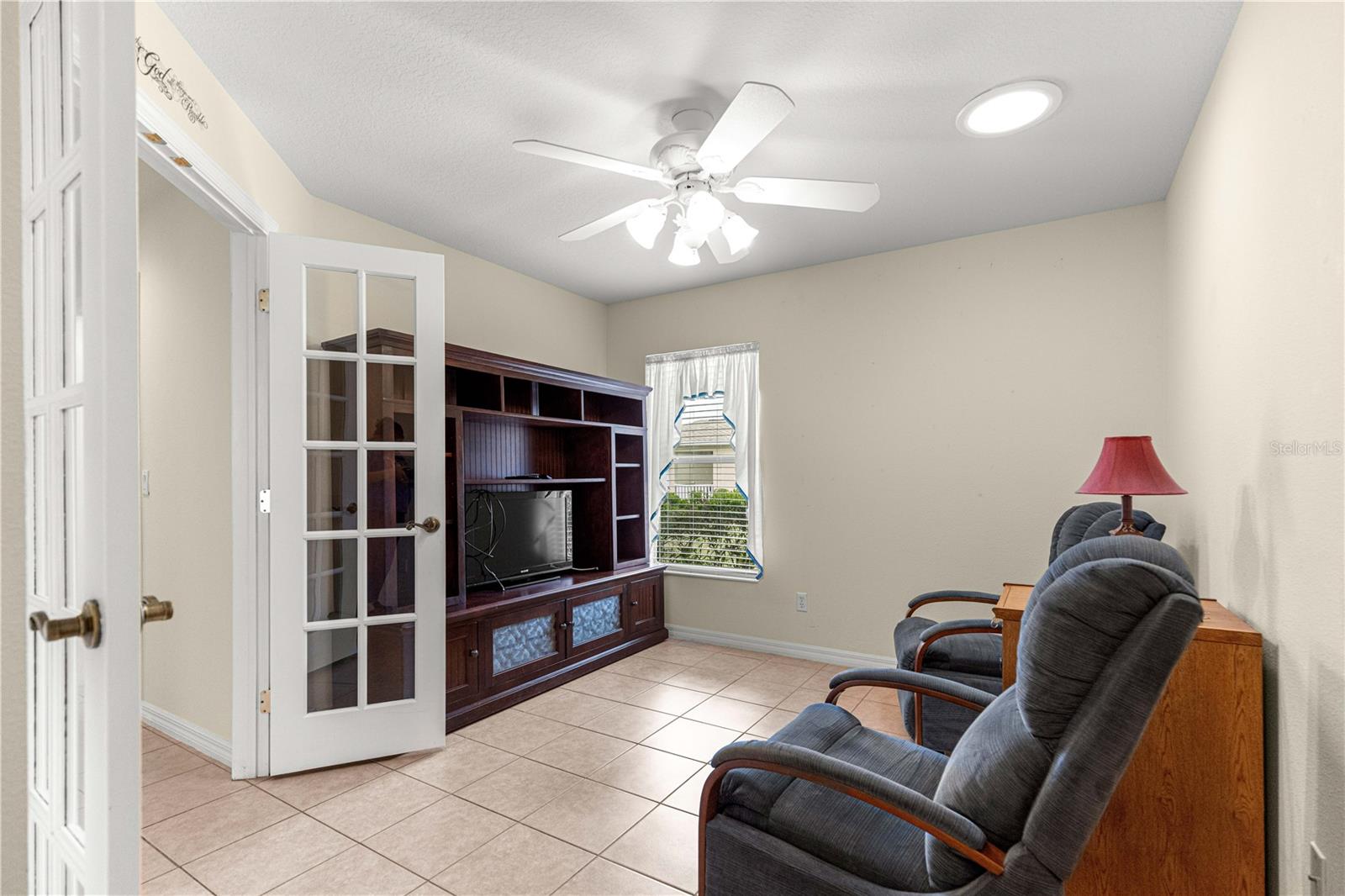 ON TOP OF THE WORLD - Residential