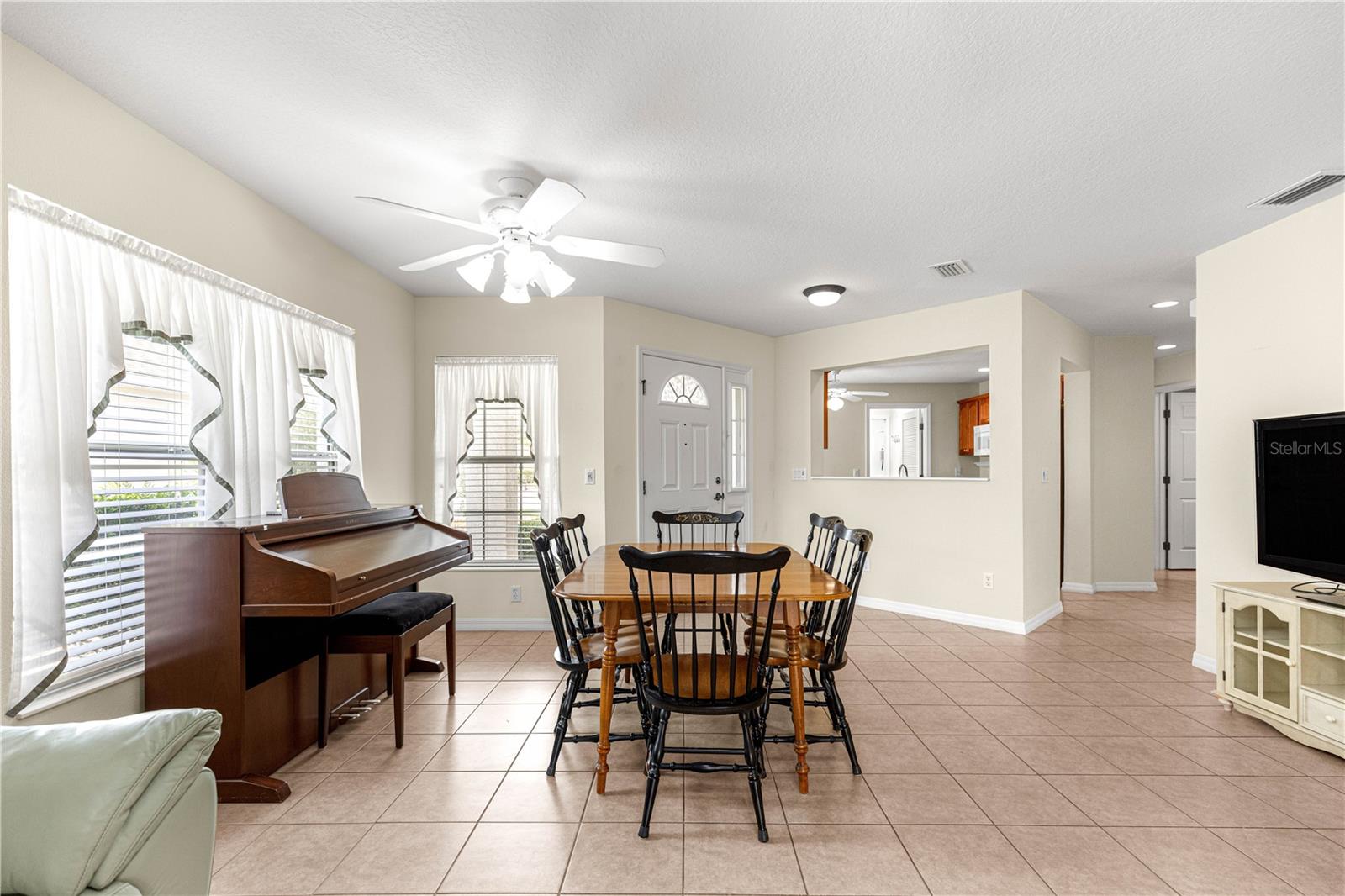 ON TOP OF THE WORLD - Residential