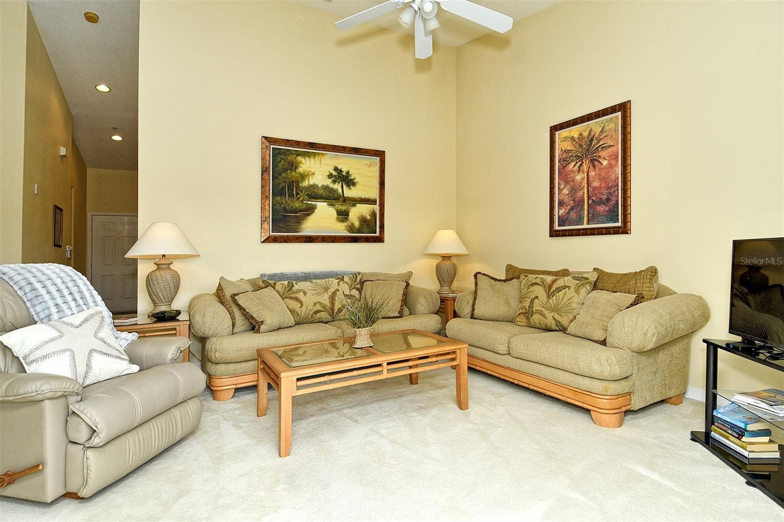 HERITAGE OAKS GOLF & COUNTRY CLUB - Residential