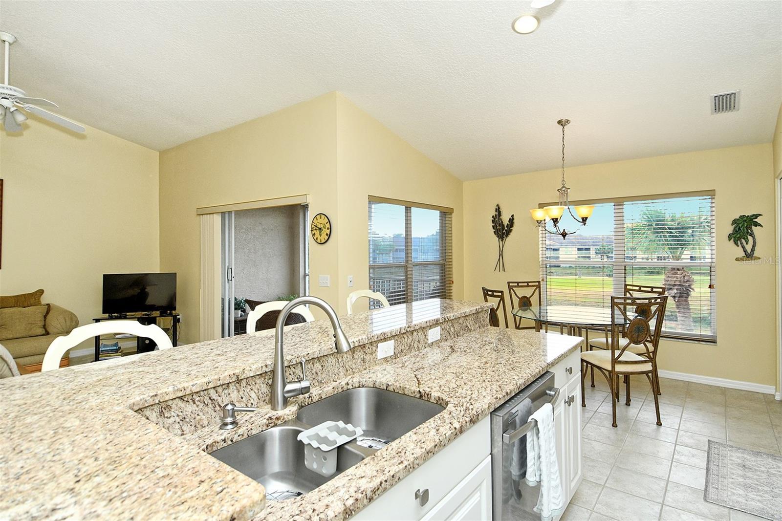 HERITAGE OAKS GOLF & COUNTRY CLUB - Residential