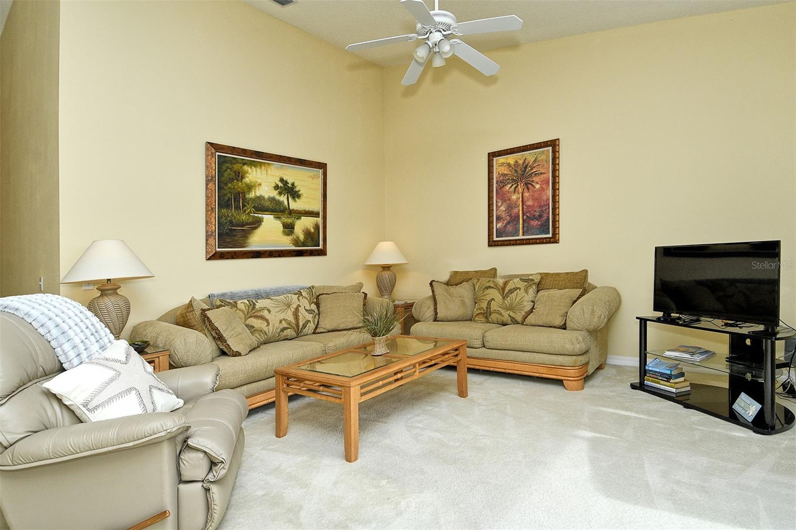 HERITAGE OAKS GOLF & COUNTRY CLUB - Residential