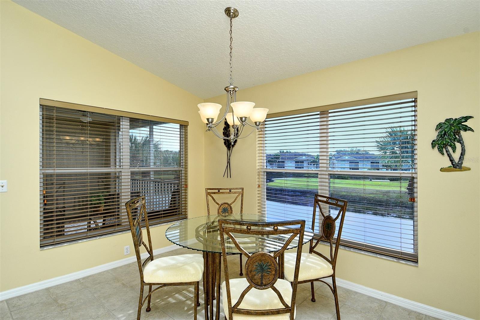 HERITAGE OAKS GOLF & COUNTRY CLUB - Residential