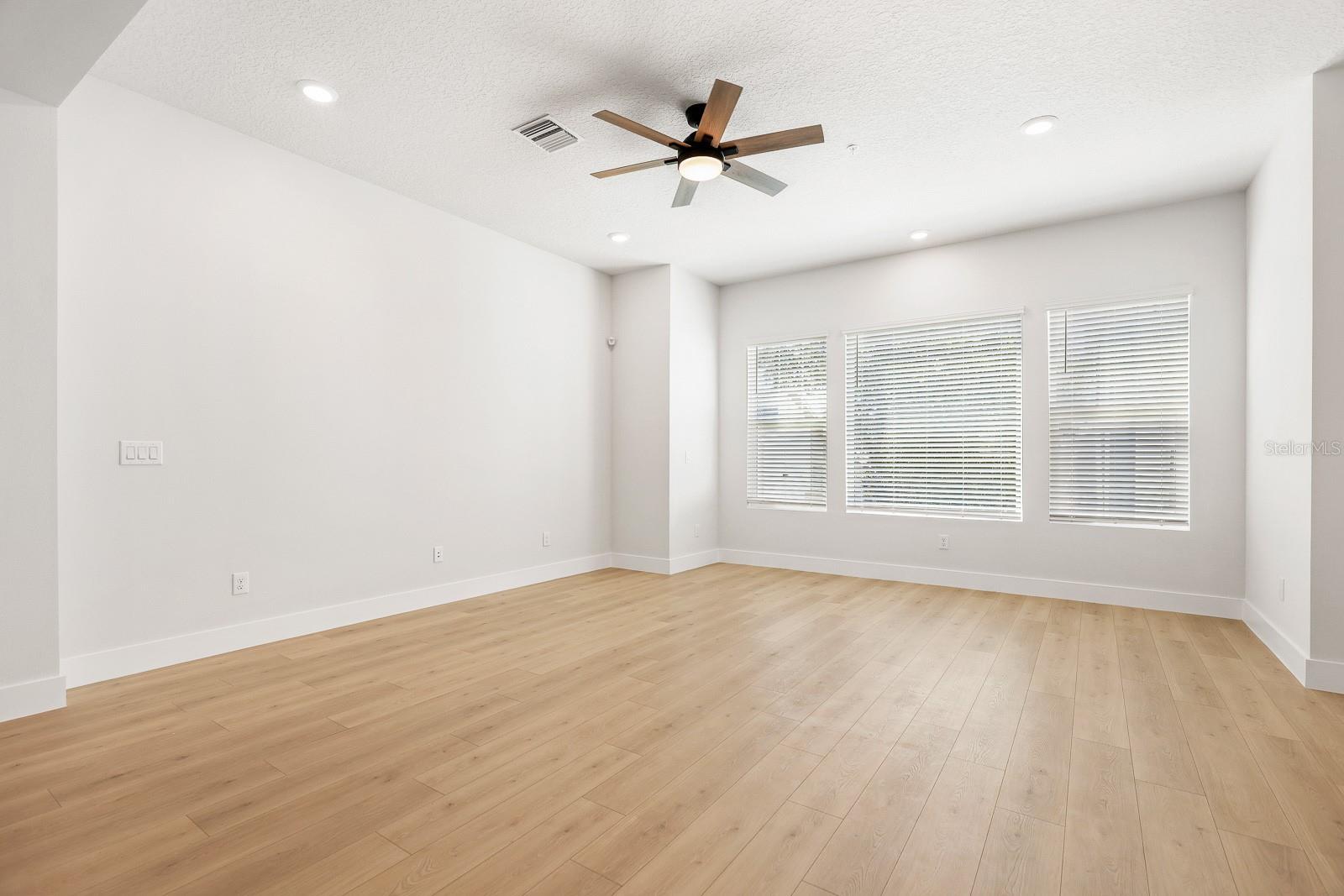 APEX AT SEMINOLE HEIGHTS - Residential Lease