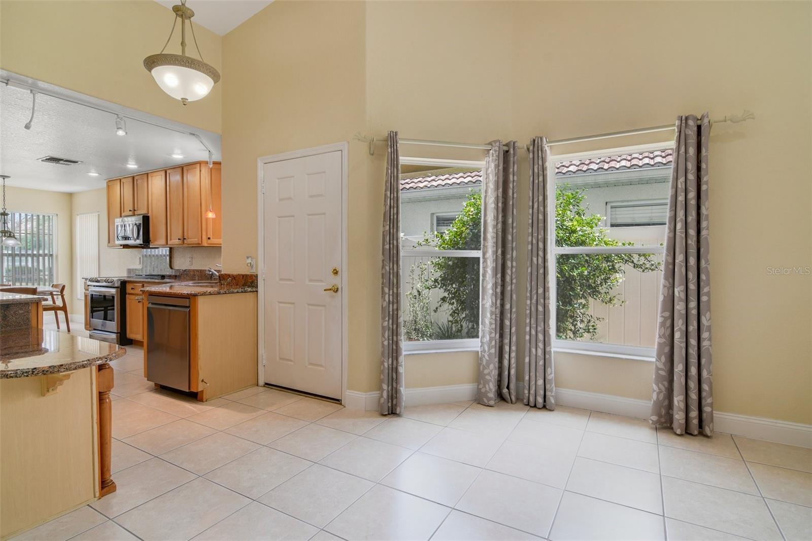 939 GLEN ABBEY CIRCLE