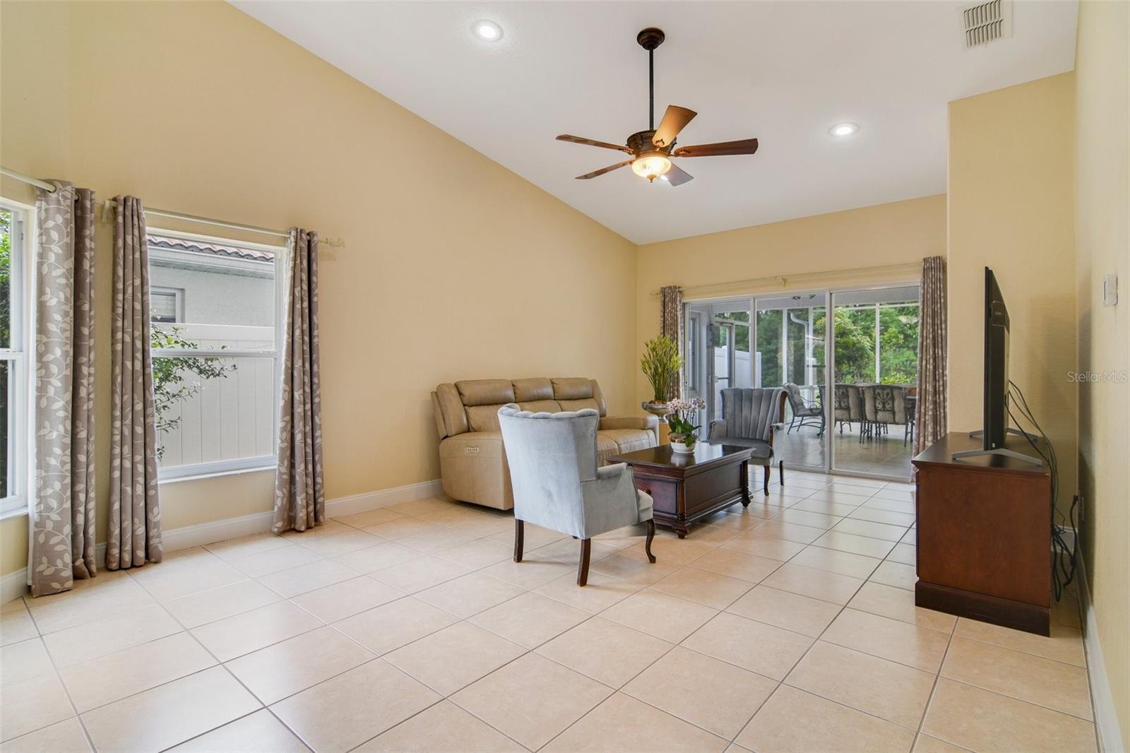 939 GLEN ABBEY CIRCLE