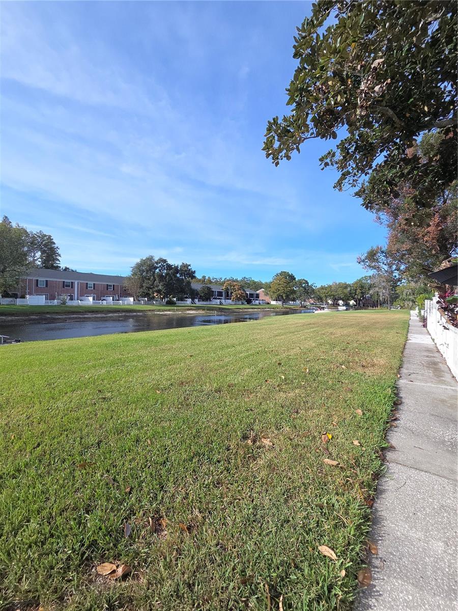 WHISPERING OAKS - Residential