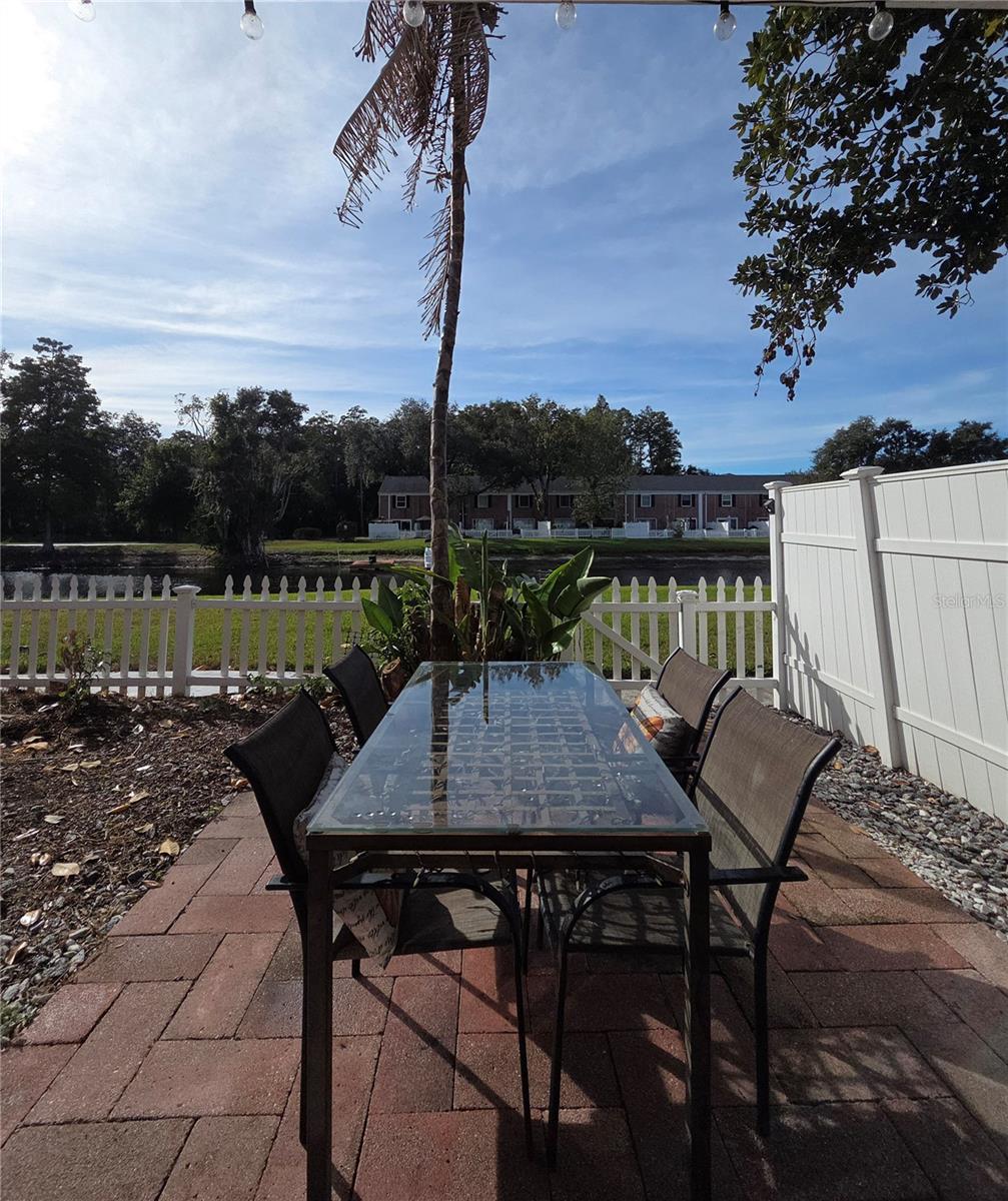 WHISPERING OAKS - Residential