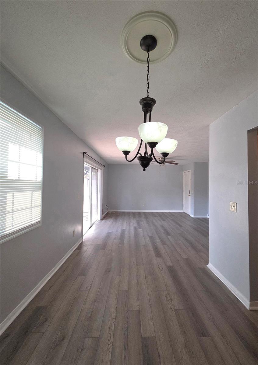 WHISPERING OAKS - Residential